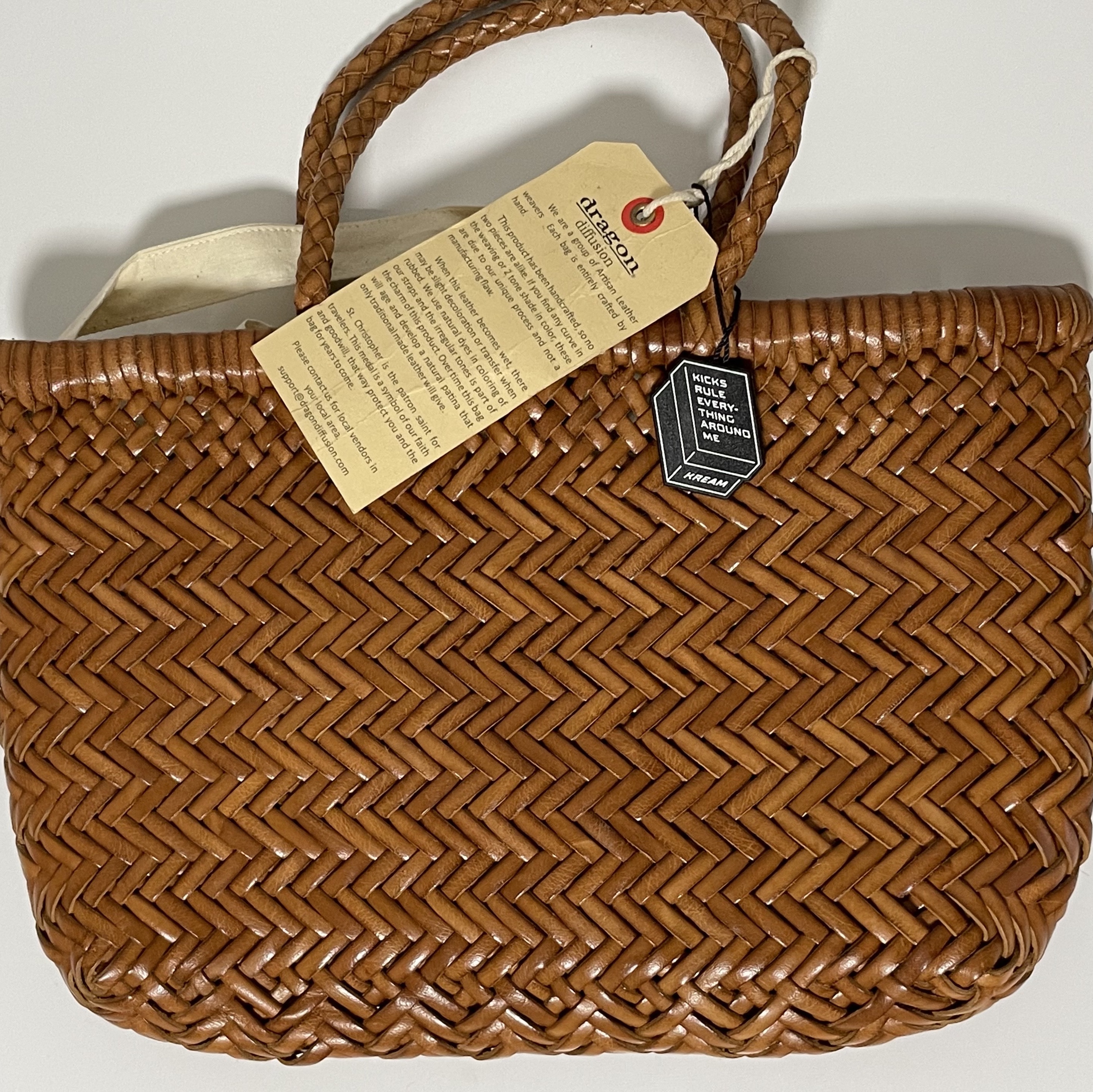 Dragon Diffusion Mini Flat Gora Tan 착용 스타일