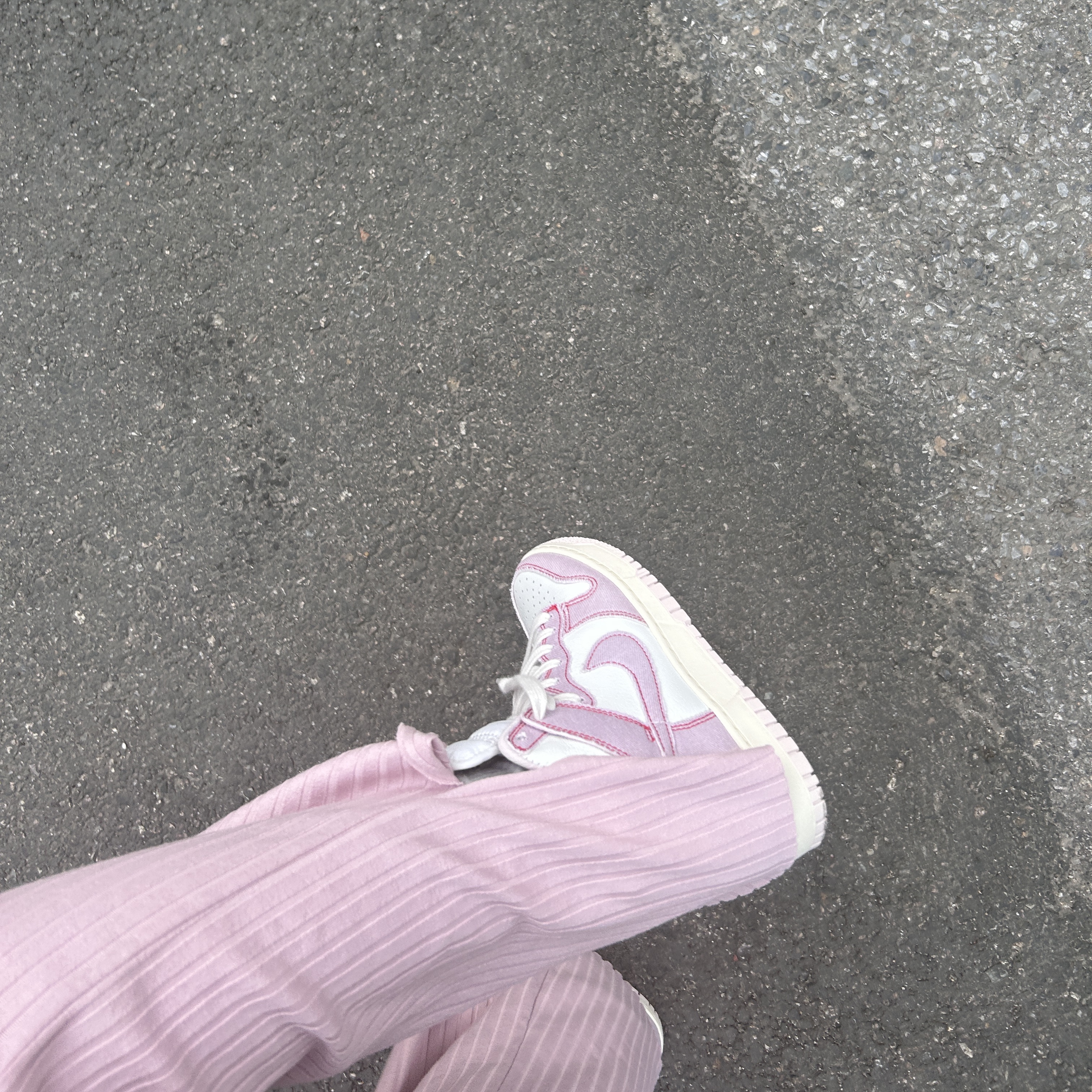 Nike Dunk High 1985 Barely Rose 착용 스타일