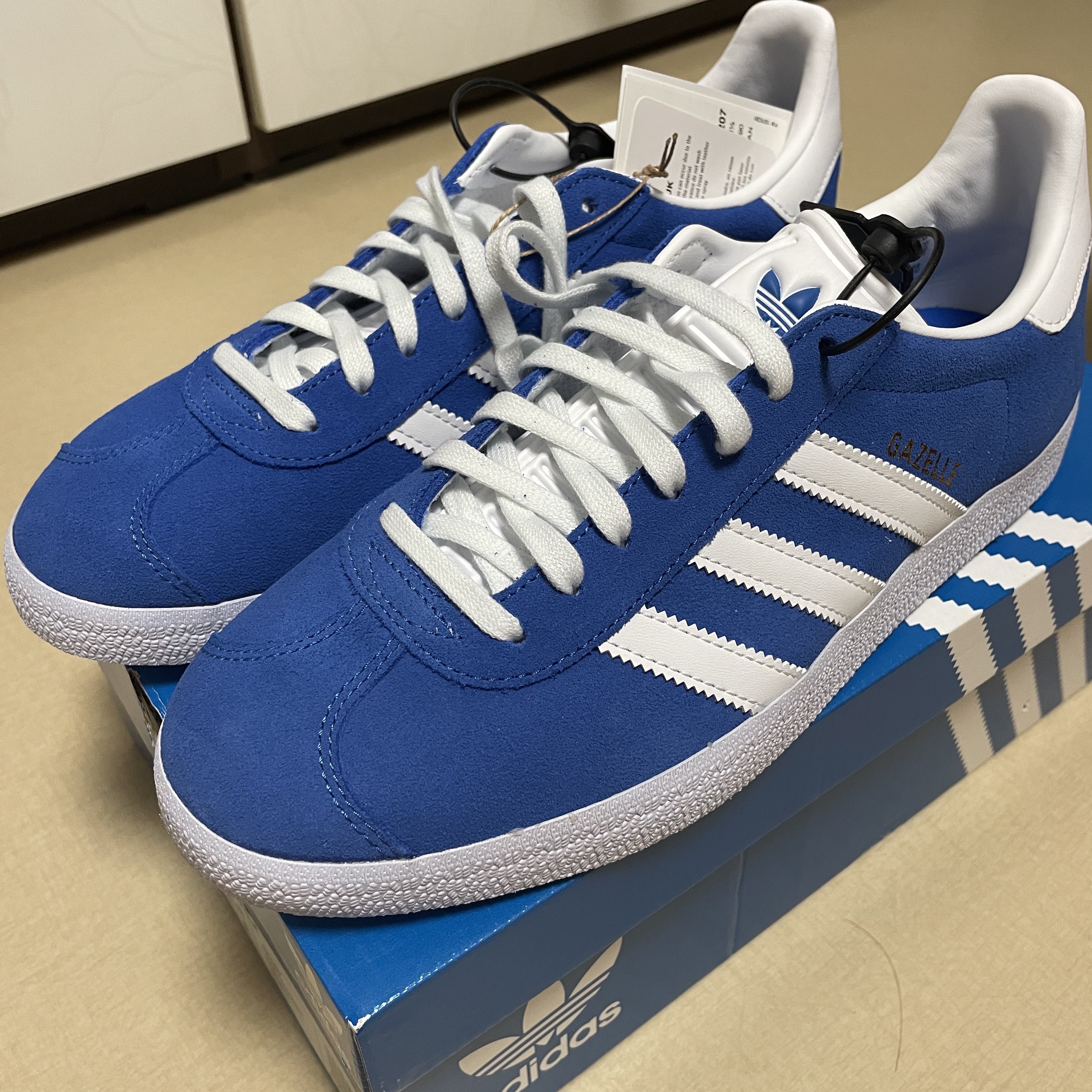 Adidas Gazelle Blue 착용 스타일 - 2