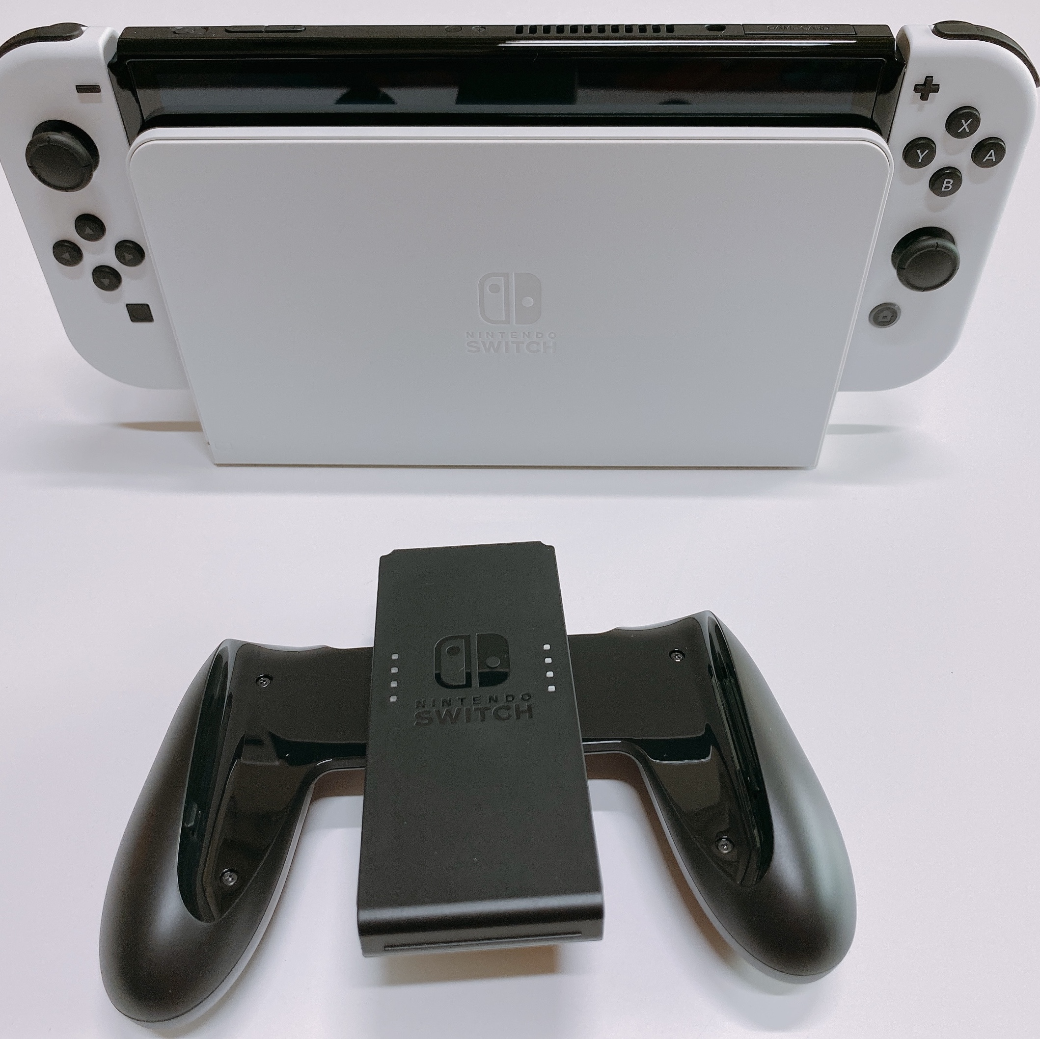 Nintendo Switch OLED White (Korean Ver.) 착용 스타일 - 2