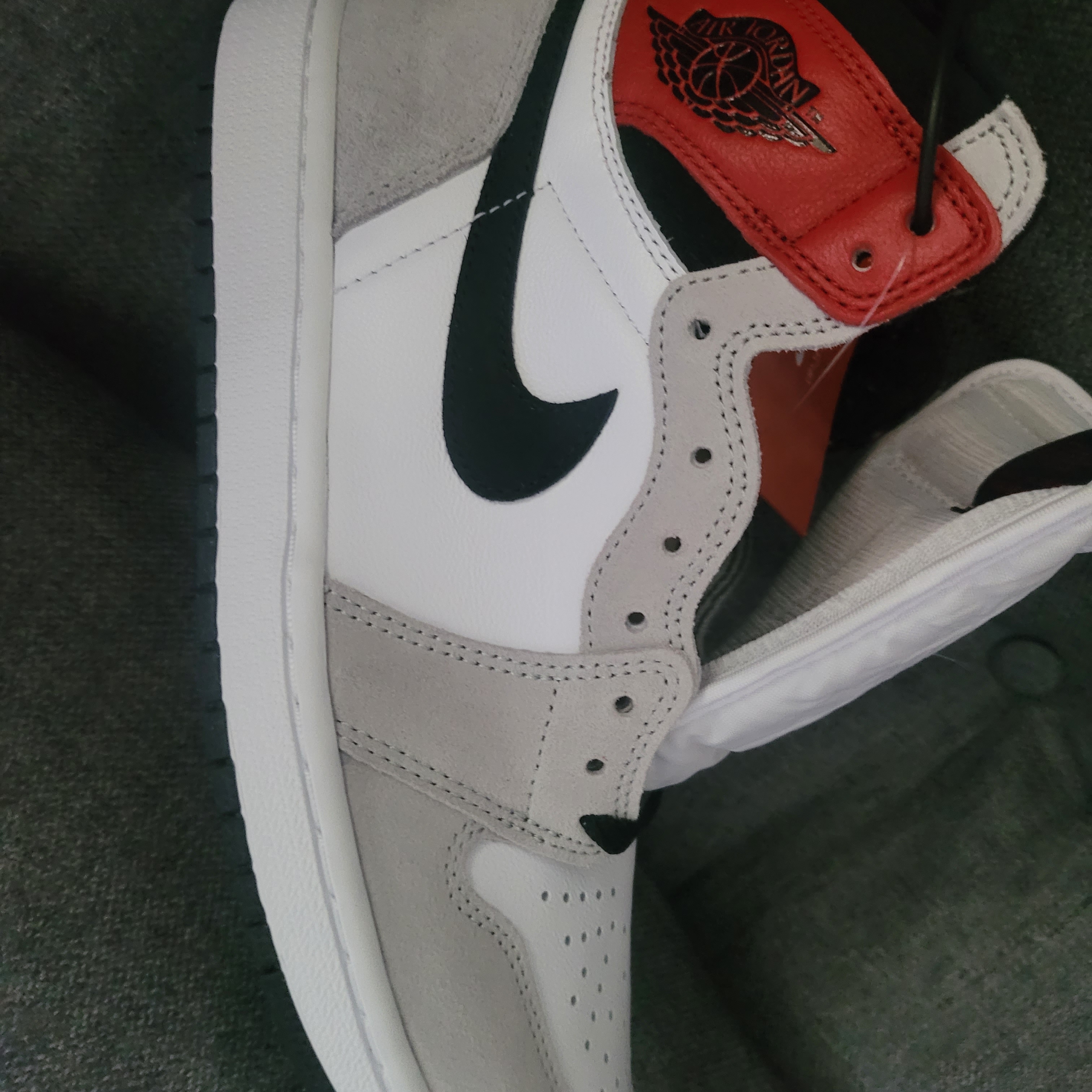 Jordan 1 Retro High OG Light Smoke Grey 착용 스타일