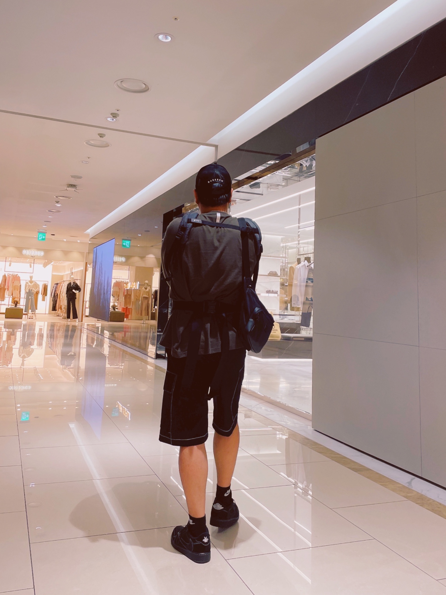 Jordan 1 x Travis Scott Retro Low OG SP Black Phantom, Darkr8m Studio Mesh Trucker Cap Black 착용 스타일 - 2