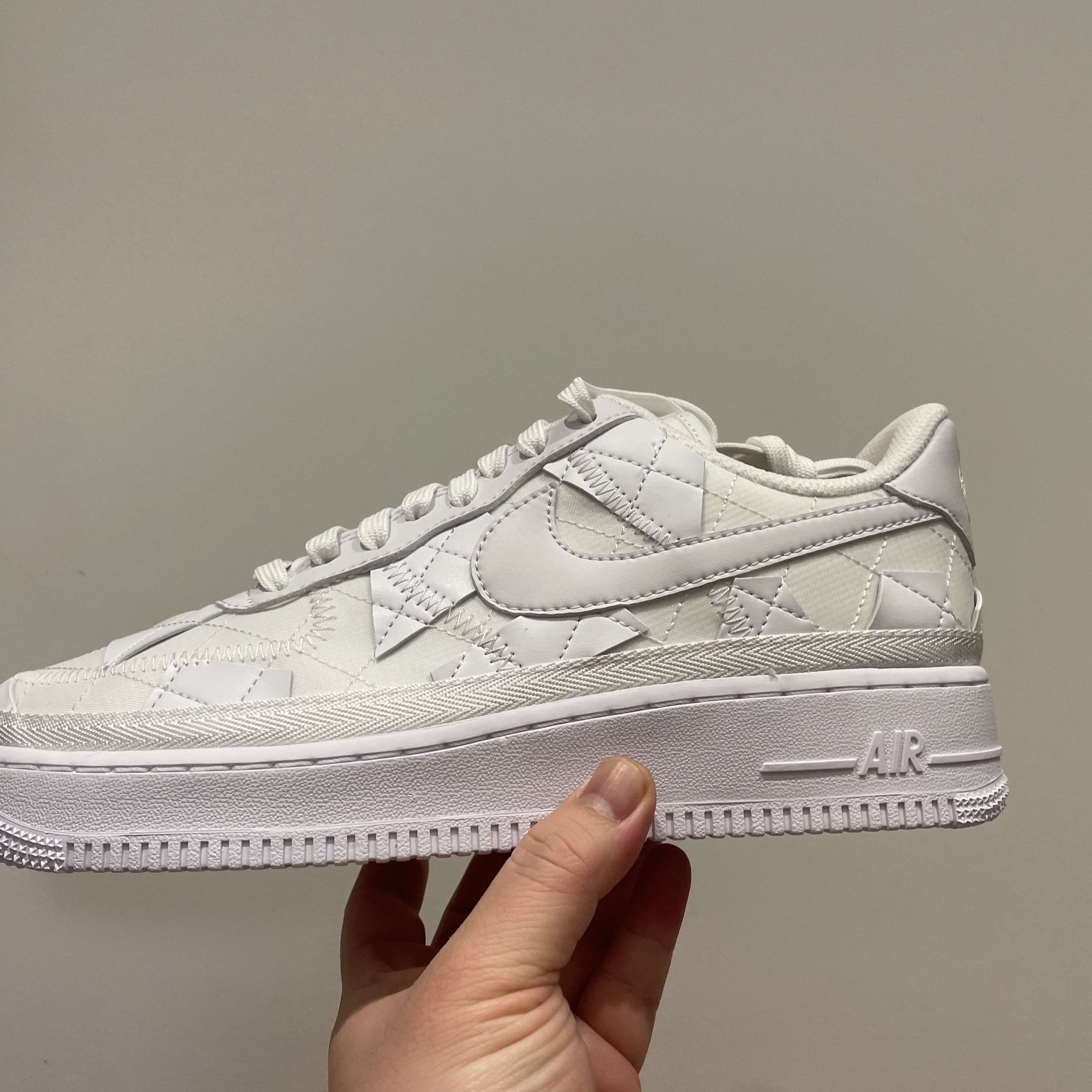 Nike x Billie Eilish Air Force 1 Low SP Triple White 착용 스타일 - 2