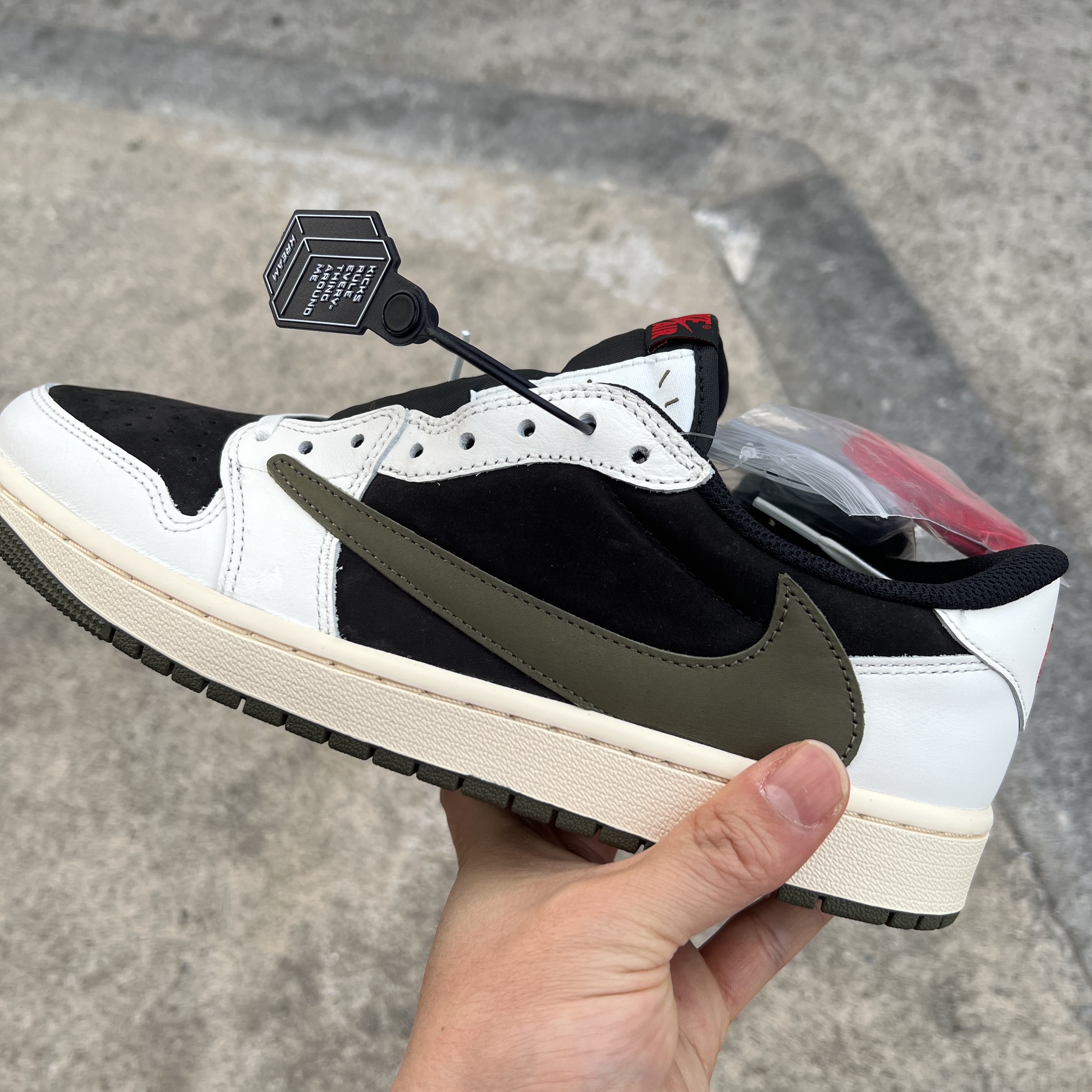 (W) Jordan 1 x Travis Scott Retro Low OG SP Medium Olive 착용 스타일