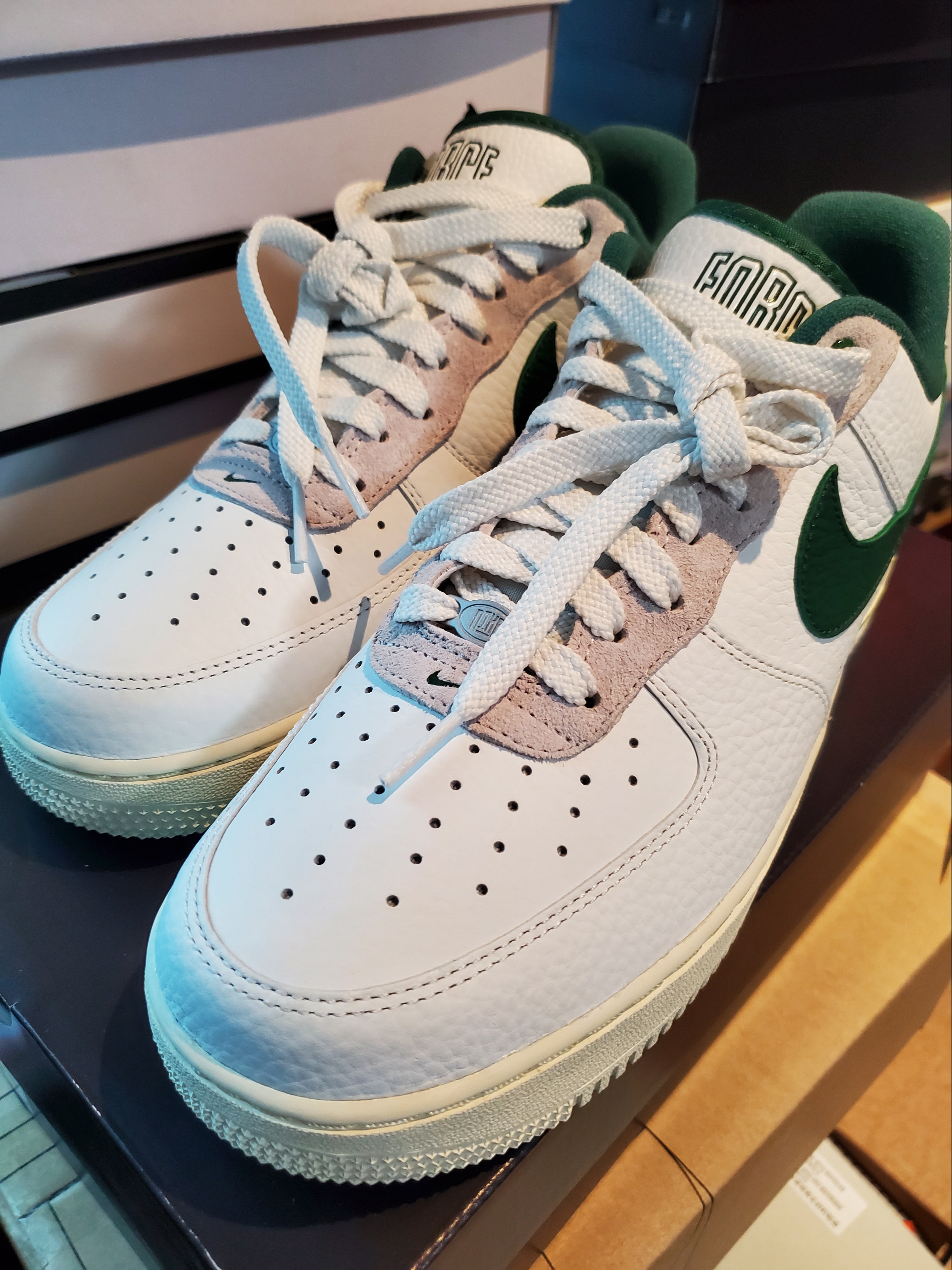 (W) Nike Air Force 1 '07 LX Summit White Gorge Green 착용 스타일 - 2