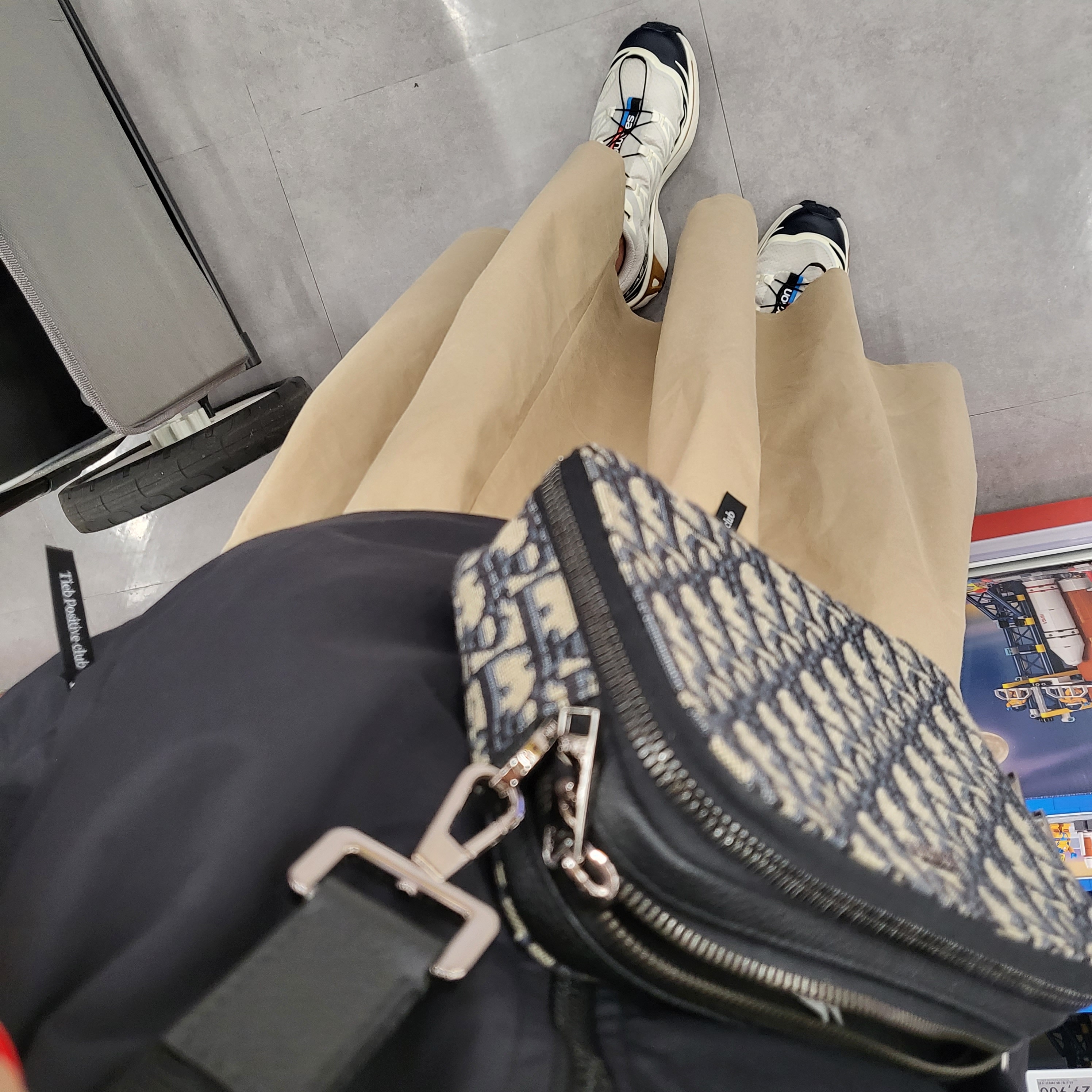 Salomon XT-6 Lunar Rock Dark Sapphire, Dior Shoulder Strap Pouch Beige & Black Dior Oblique Jacquard 착용 스타일 - 1