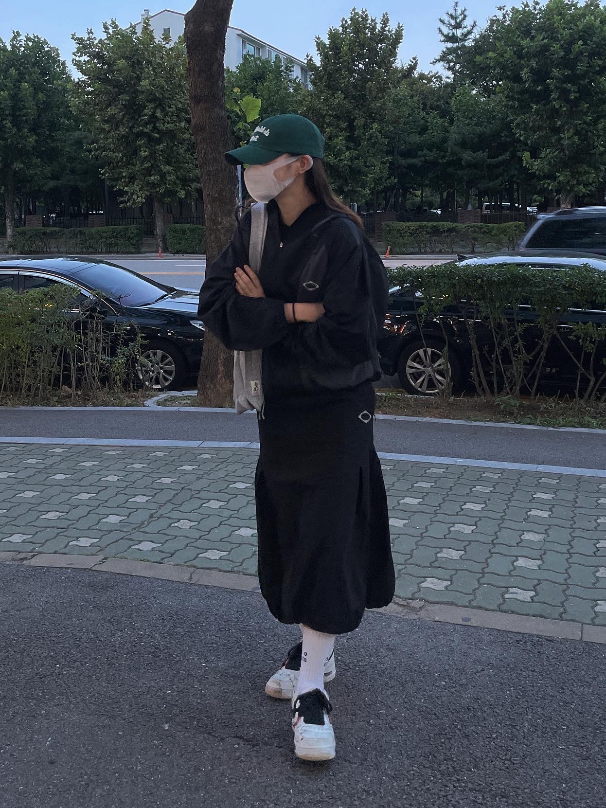 (W) 미스치프 FW 컬러블록 윈드브레이커 블랙, 나이키 x 피스마이너스원 에어포스 1 로우 파라노이즈 2.0 착용 스타일 - 4