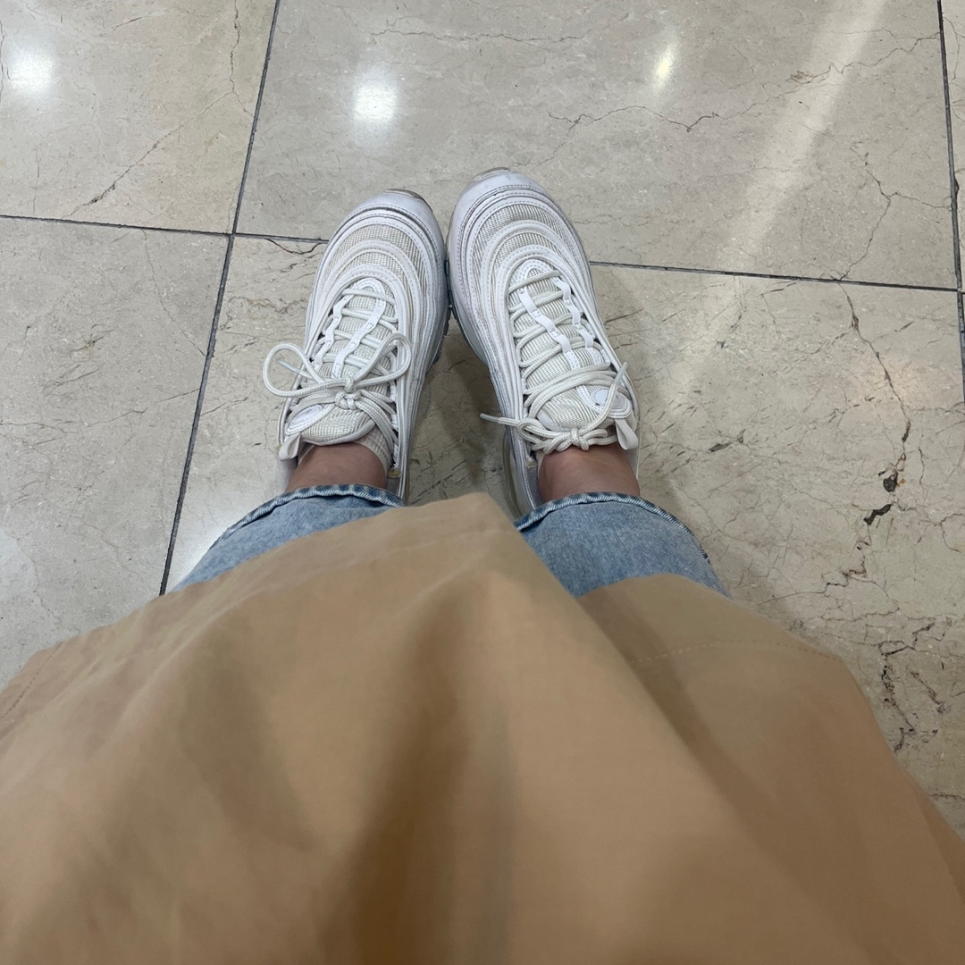 Nike Air Max 97 Triple White Wolf Grey 착용 스타일