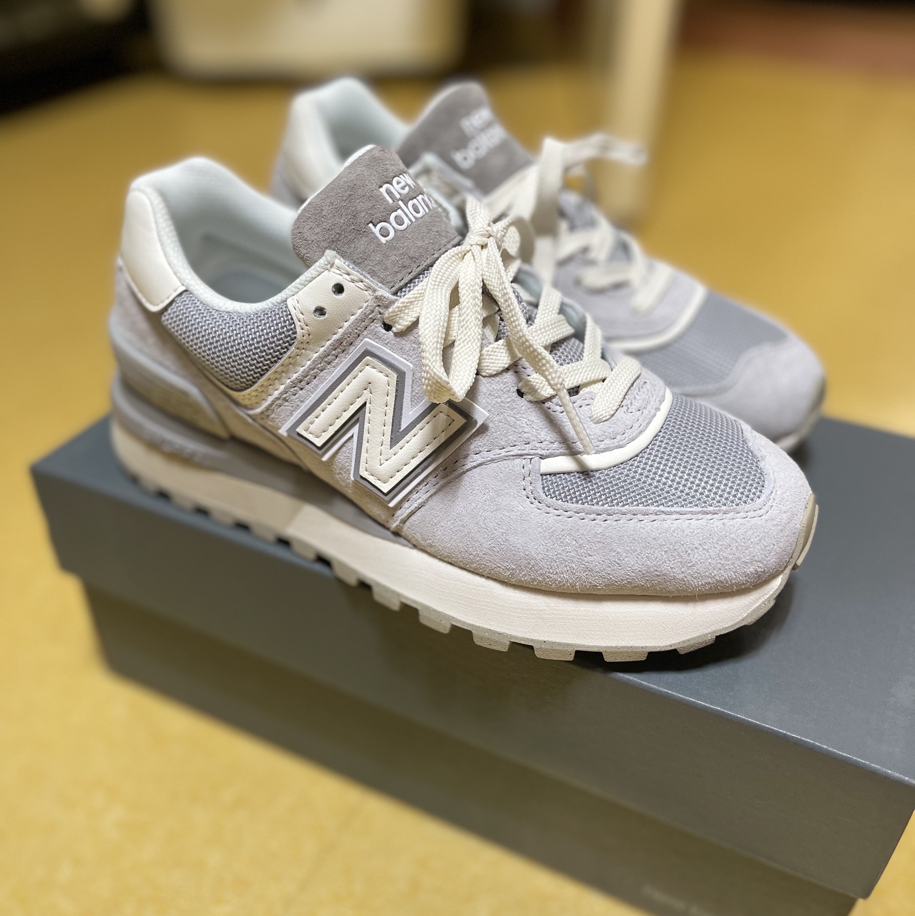 New Balance 574 Legacy Grey Sea Salt 착용 스타일 - 2