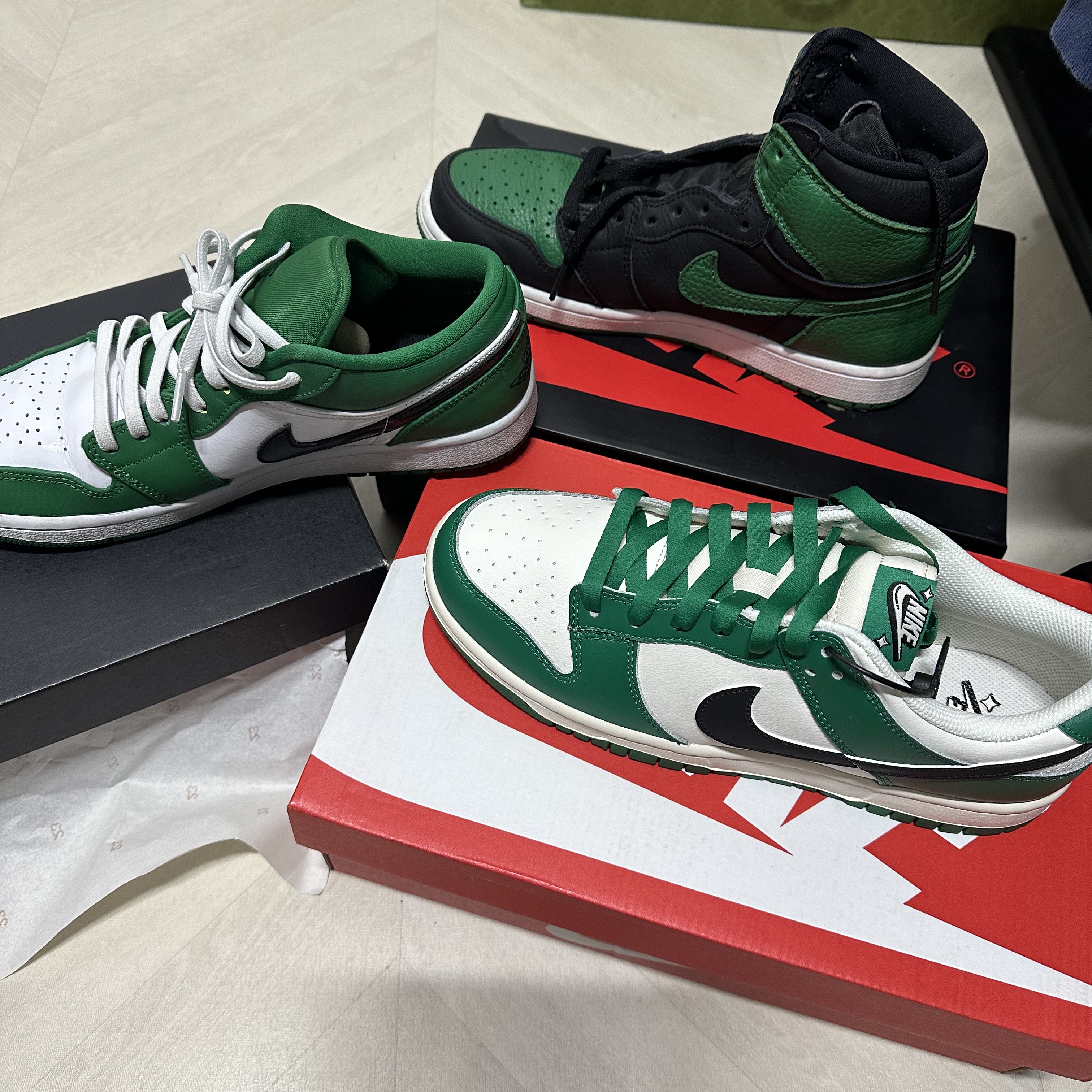 Nike Dunk Low Retro SE Jackpot Malachite, Jordan 1 Retro High OG Pine Green Black 착용 스타일 - 2