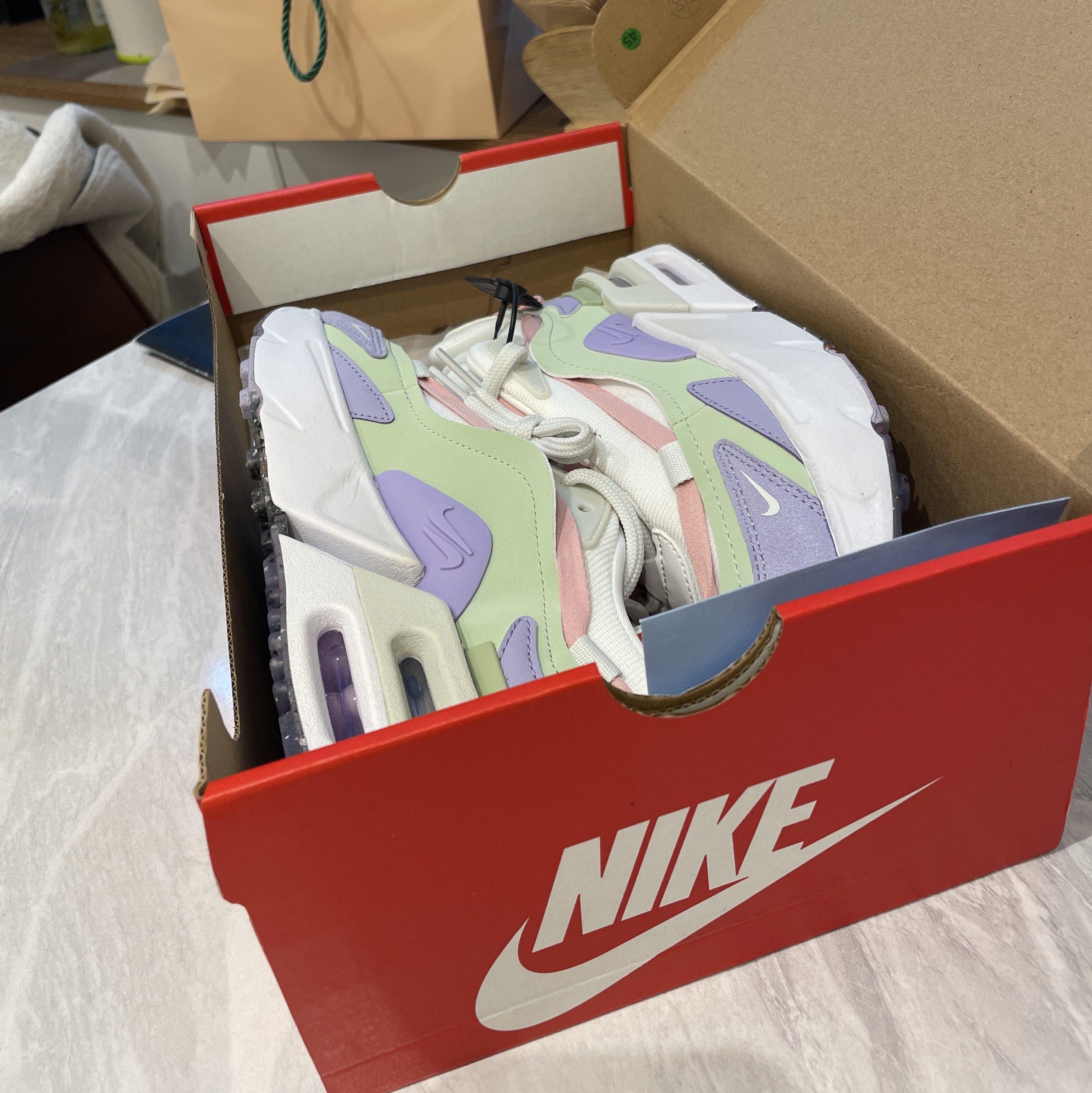 (W) Nike Air Max Furyosa Honeydew 착용 스타일
