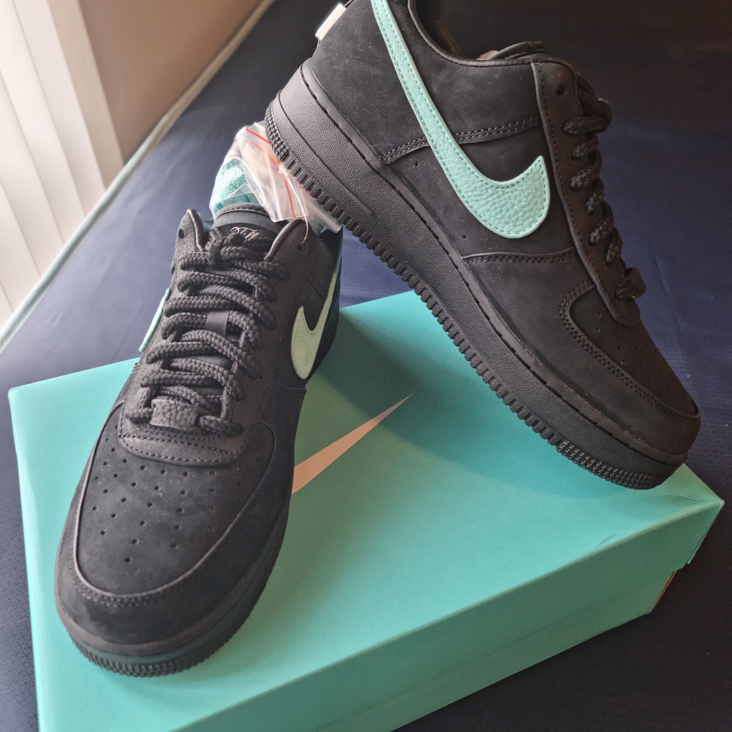 Nike x Tiffany & Co. Air Force 1 Low SP 1837 착용 스타일 - 4