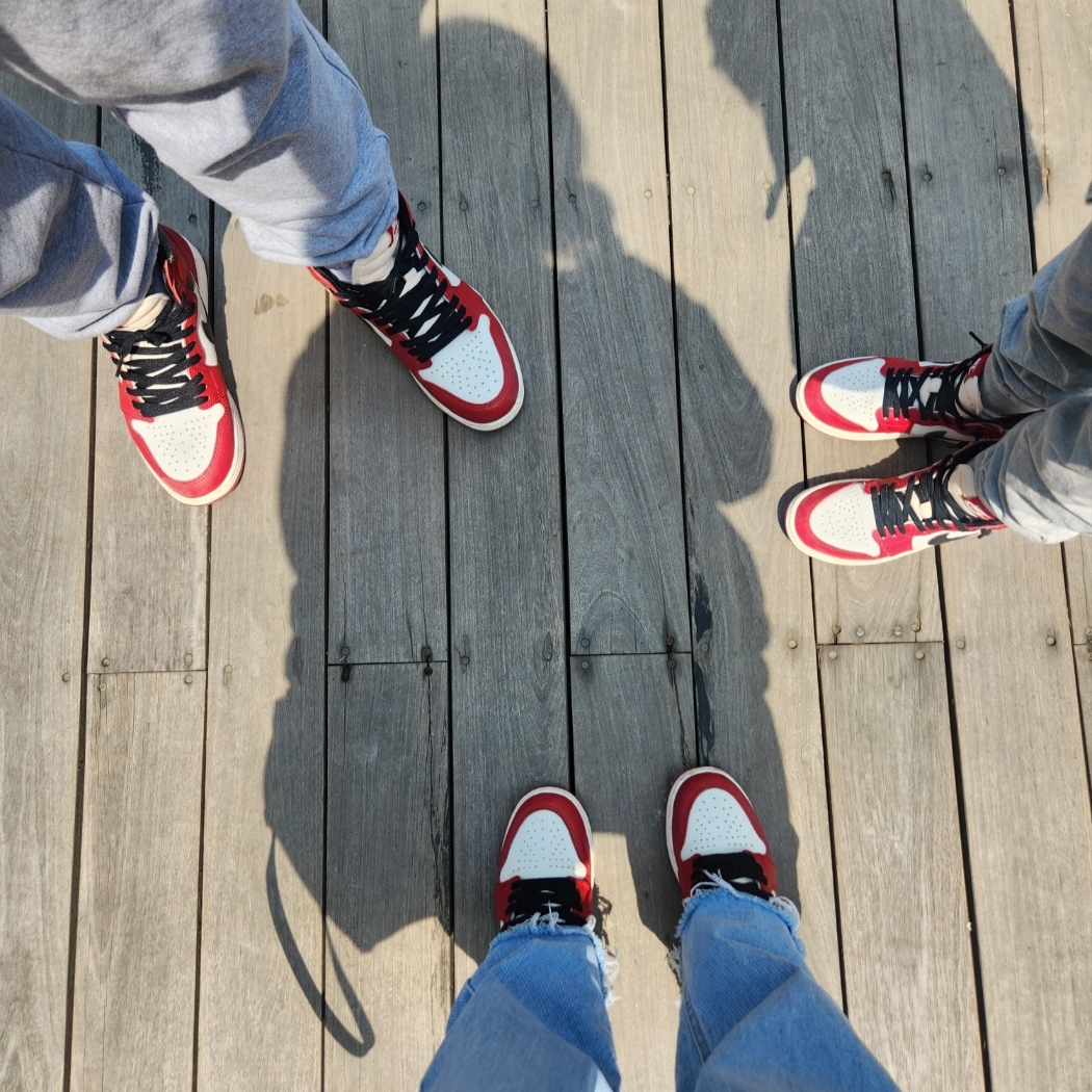 Jordan 1 Retro High OG Chicago 2022, (GS) Jordan 1 Retro High OG Chicago 2022 착용 스타일 - 1