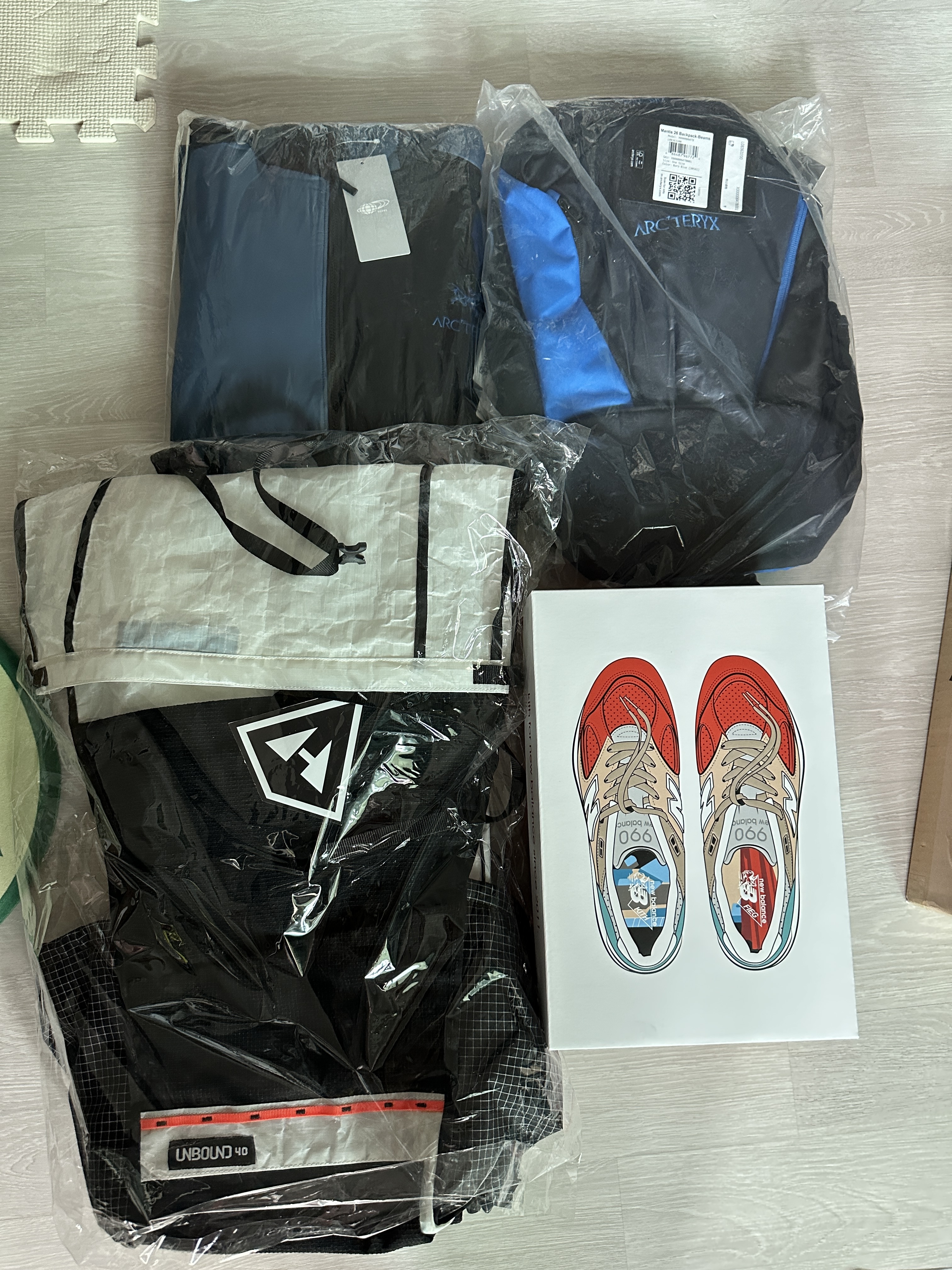 Arc'teryx x Beams Atom LT Hoody Boro Blue, Arc'teryx x Beams Mantis 26 Backpack Boro Blue 착용 스타일