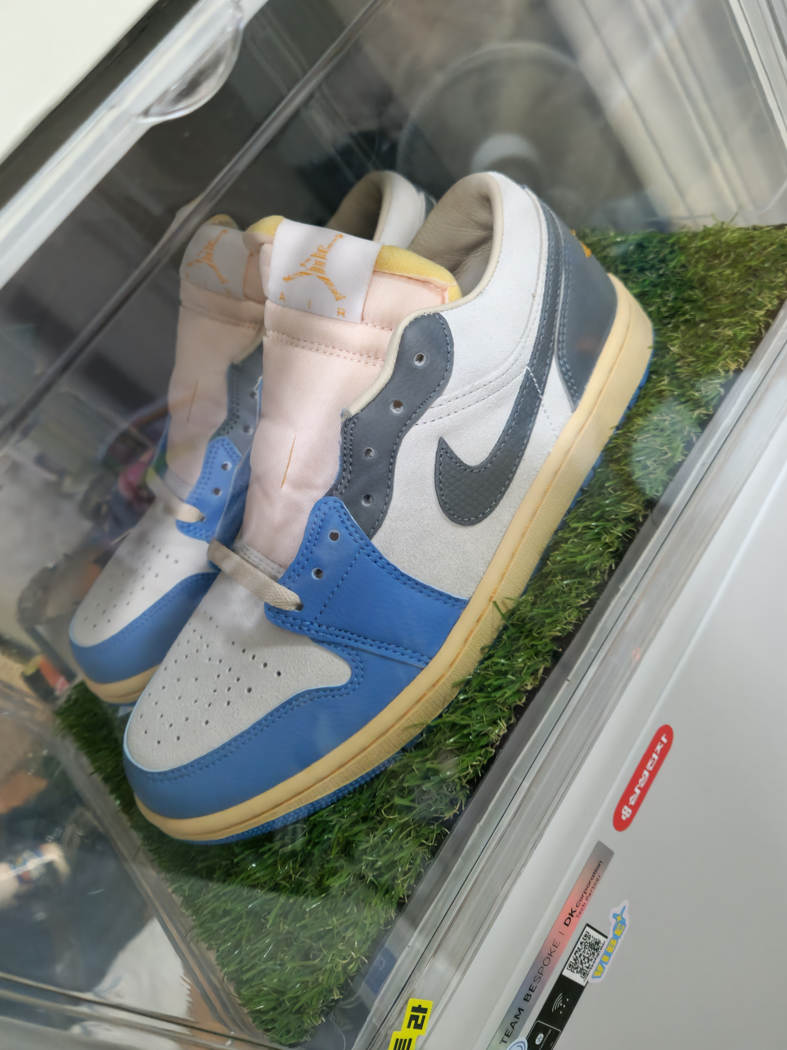 Nike x Sacai VaporWaffle Black and Gum, Jordan 1 Low SE Concord 착용 스타일 - 2