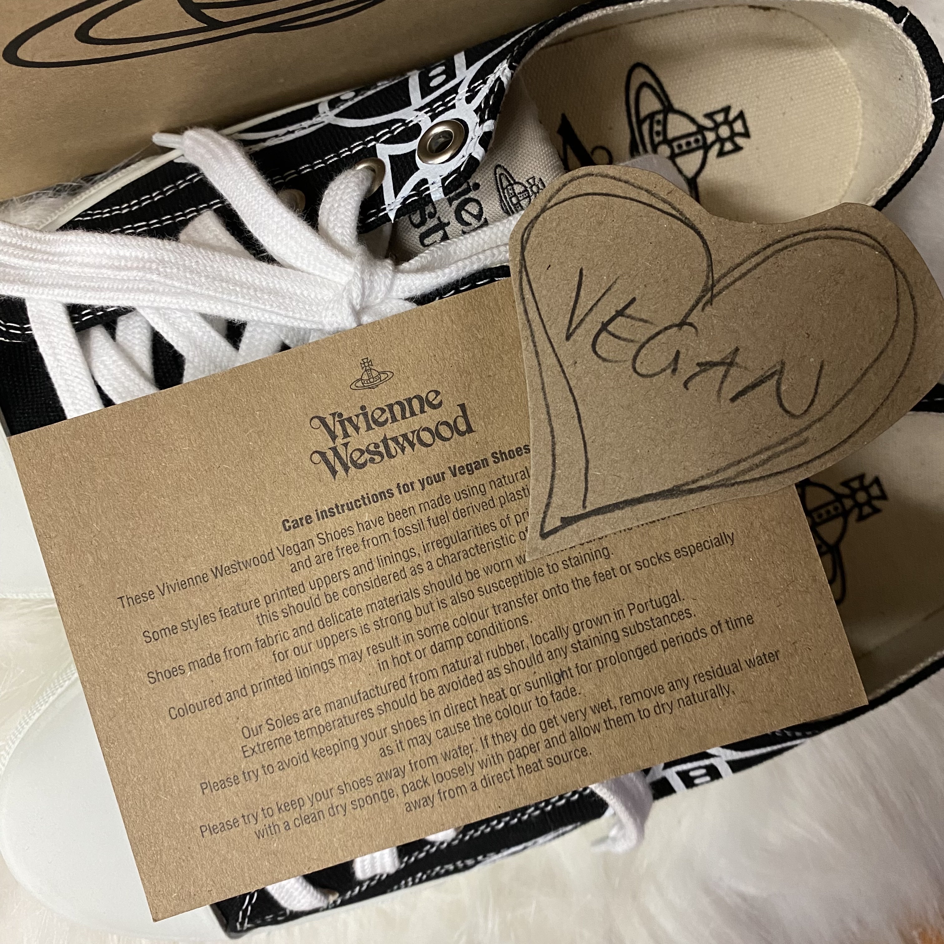 (W) Vivienne Westwood Plimsoll Low Top 2.0 Trainer Black 착용 스타일 - 4