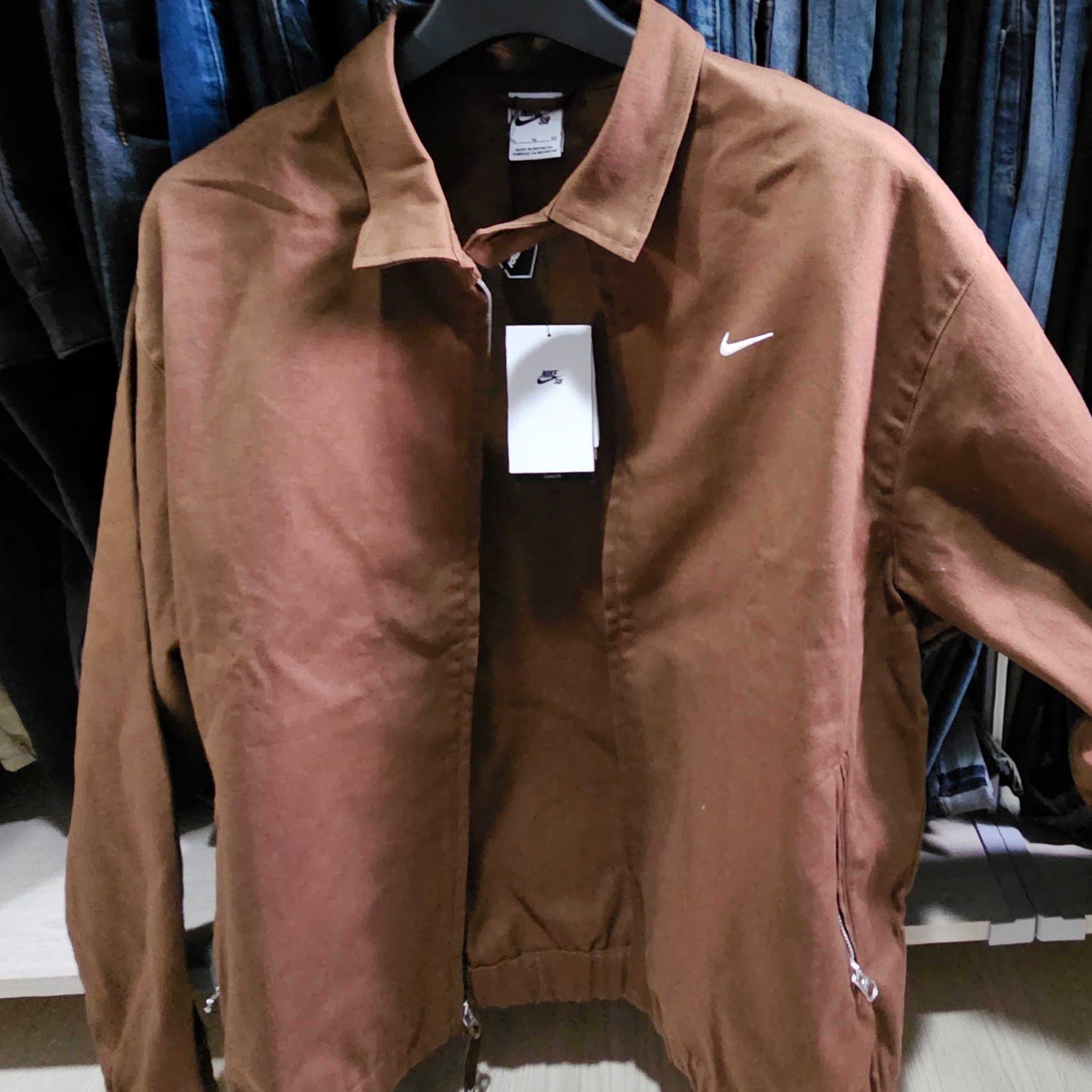 Nike SB Lightweight Skateboarding Jacket Cacao Wow - Asia 착용 스타일