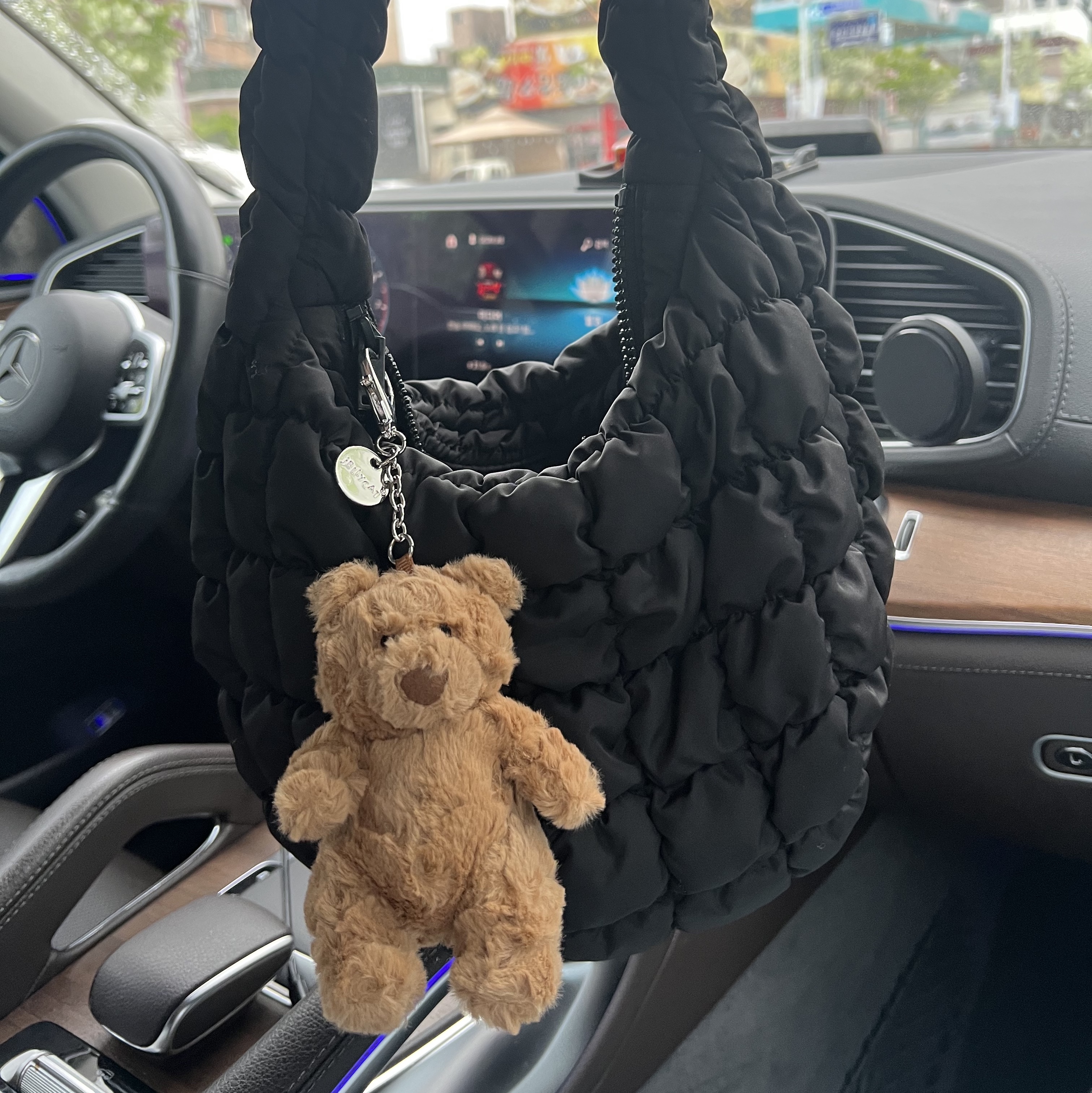 Jellycat Bartholomew Bear Bag Charm Brown 착용 스타일
