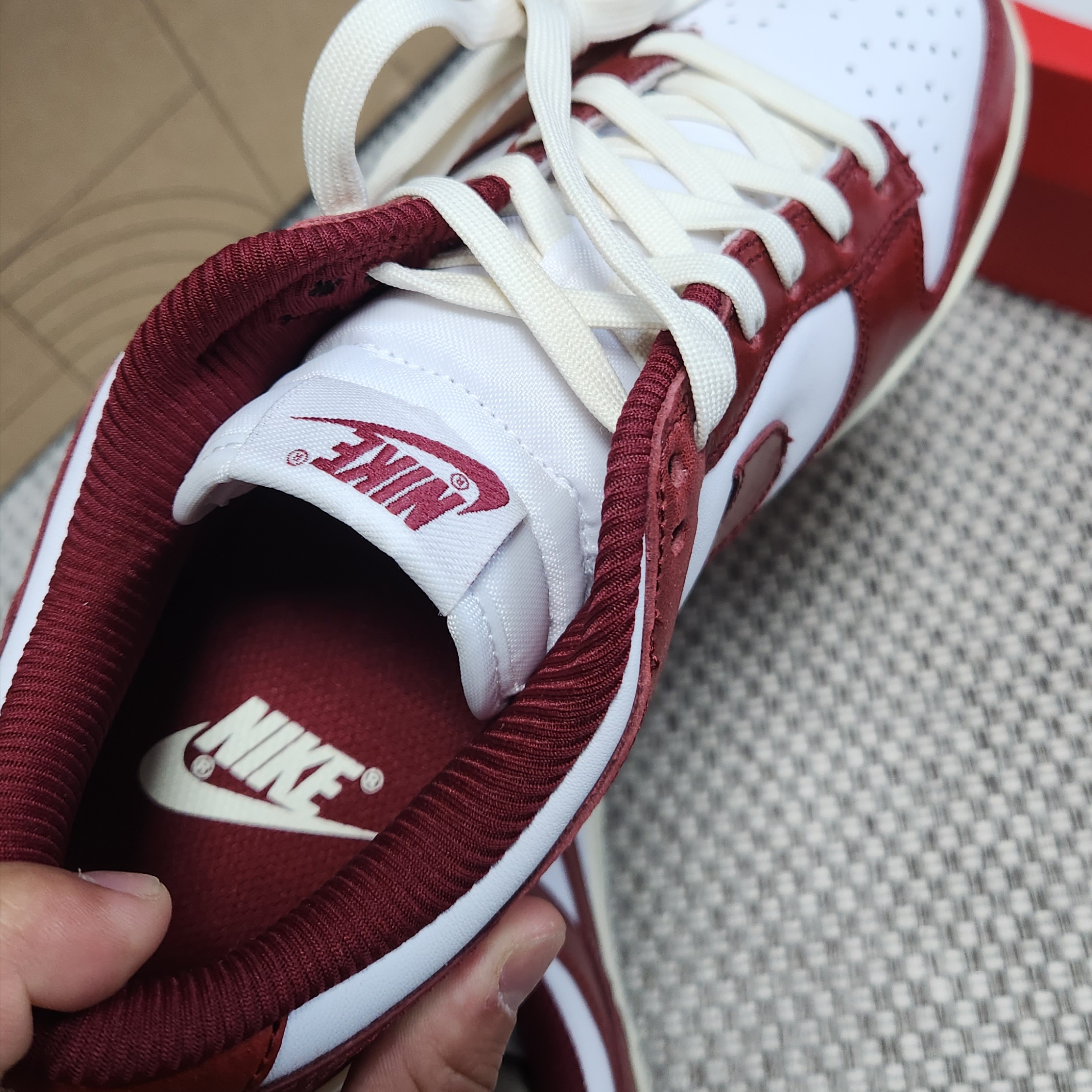(W) Nike Dunk Low Retro PRM Team Red and White 착용 스타일
