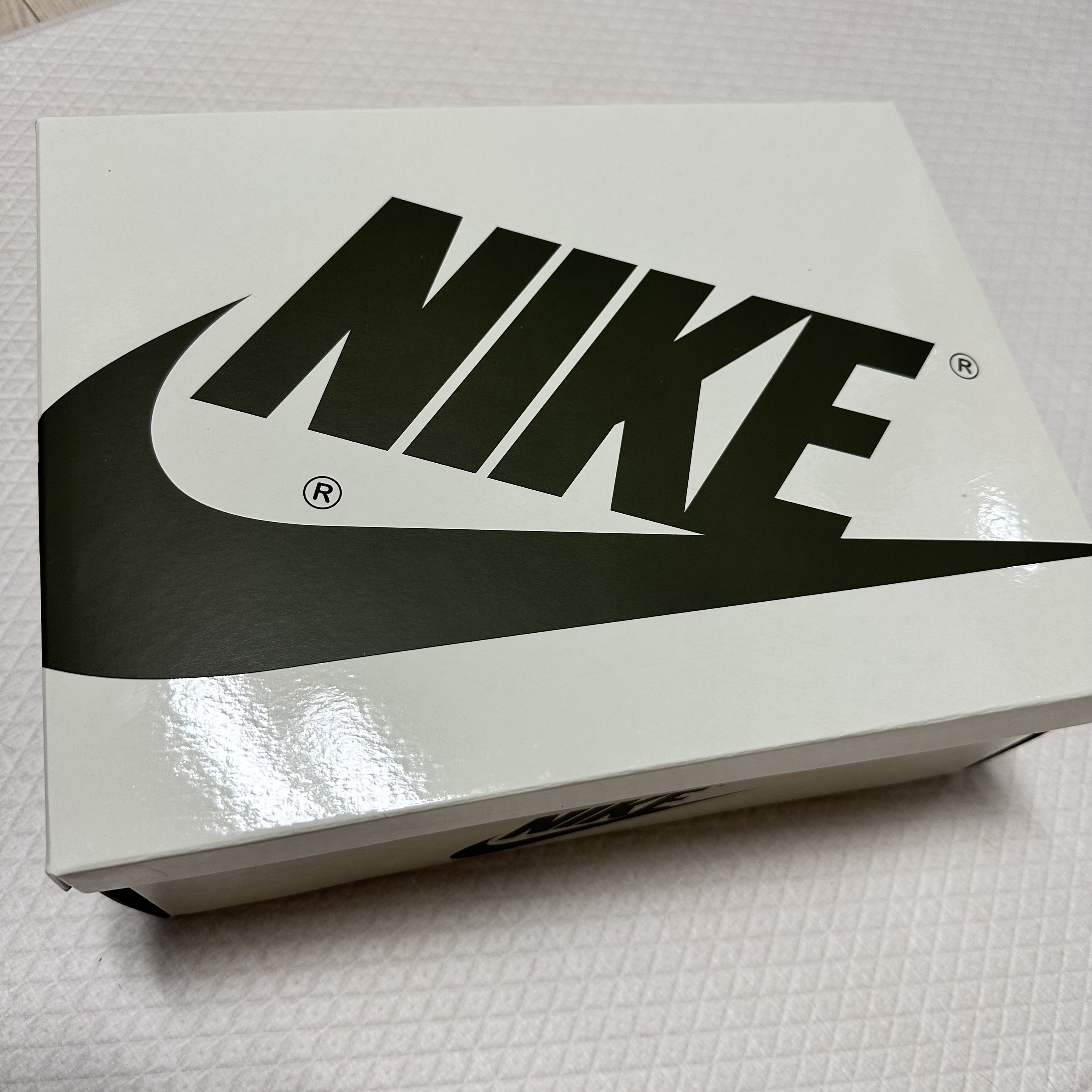 (W) Jordan 1 x Travis Scott Retro Low OG SP Medium Olive 착용 스타일 - 3