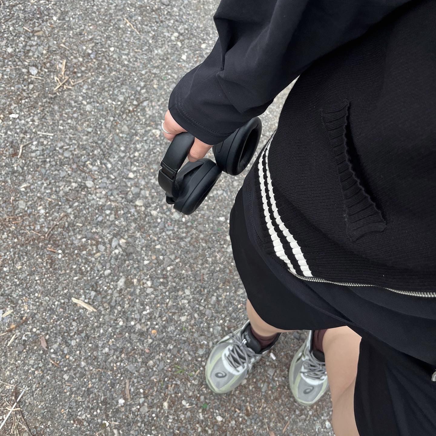 Asics Jog 100 S Sheet Rock - 2E Wide, Zara x Ader Error Graphic Long Sleeve T-Shirt Black 착용 스타일