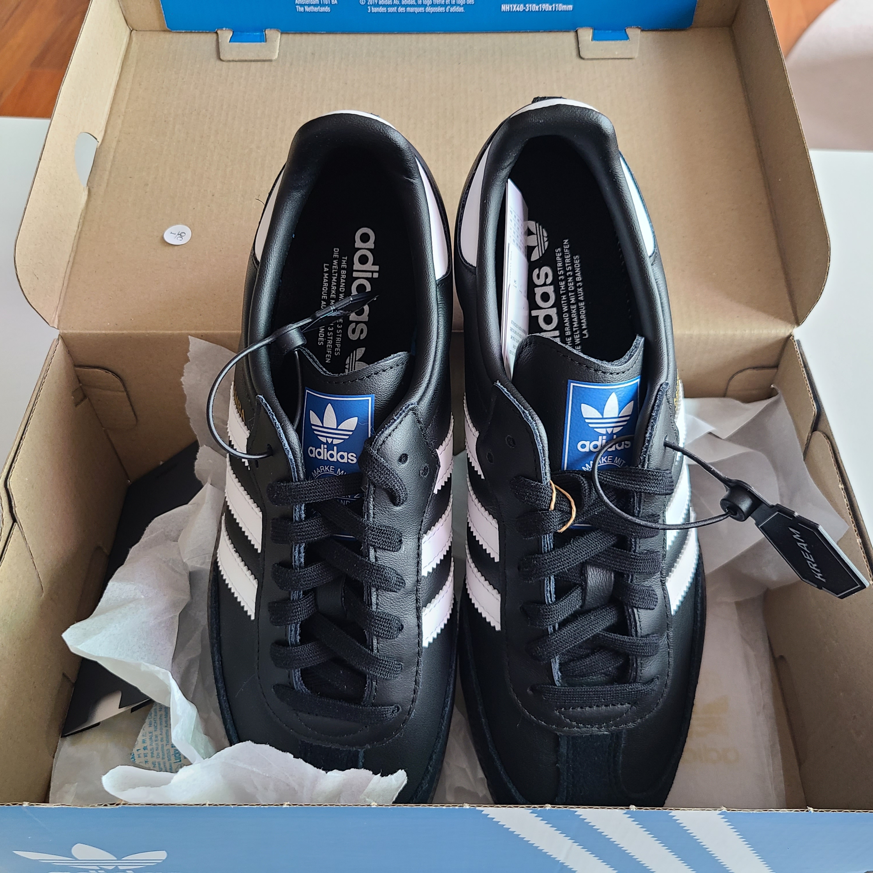 Adidas Samba OG Black White Gum 착용 스타일
