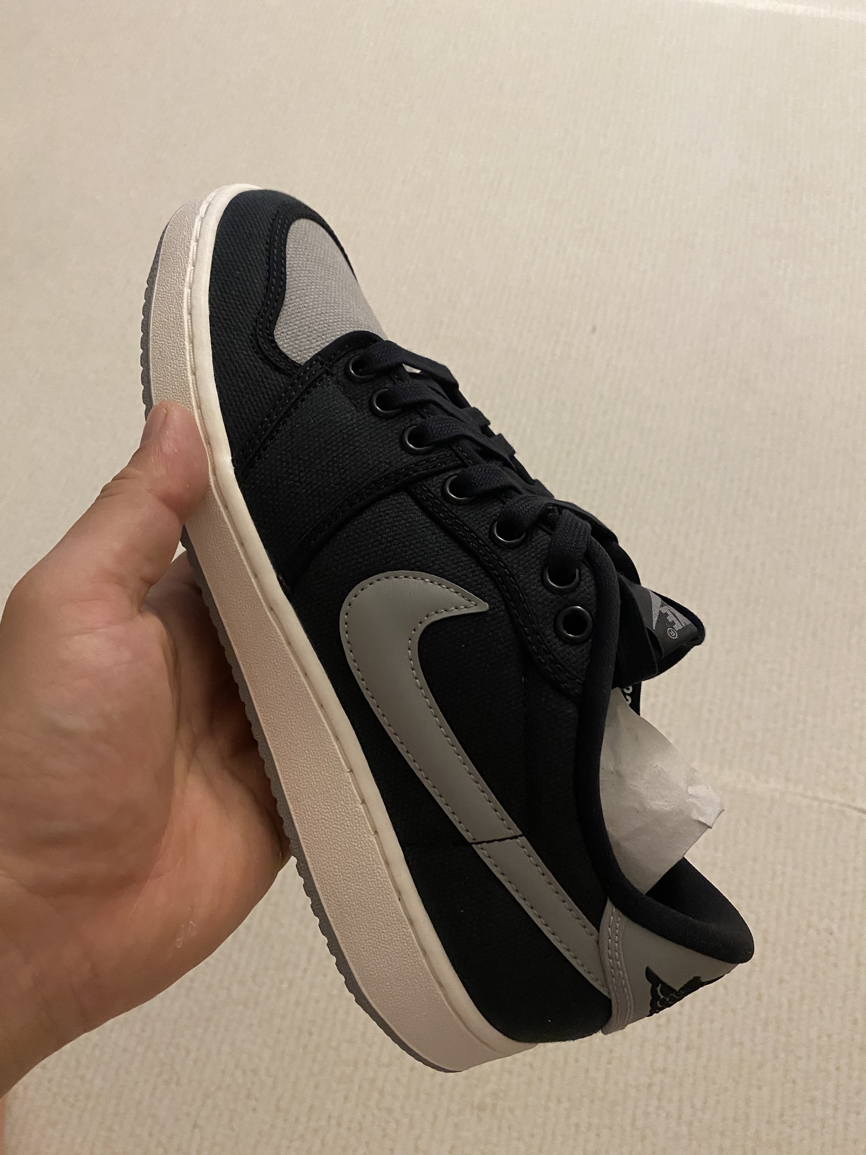 Jordan 1 KO Low White Dark Royal Blue 착용 스타일