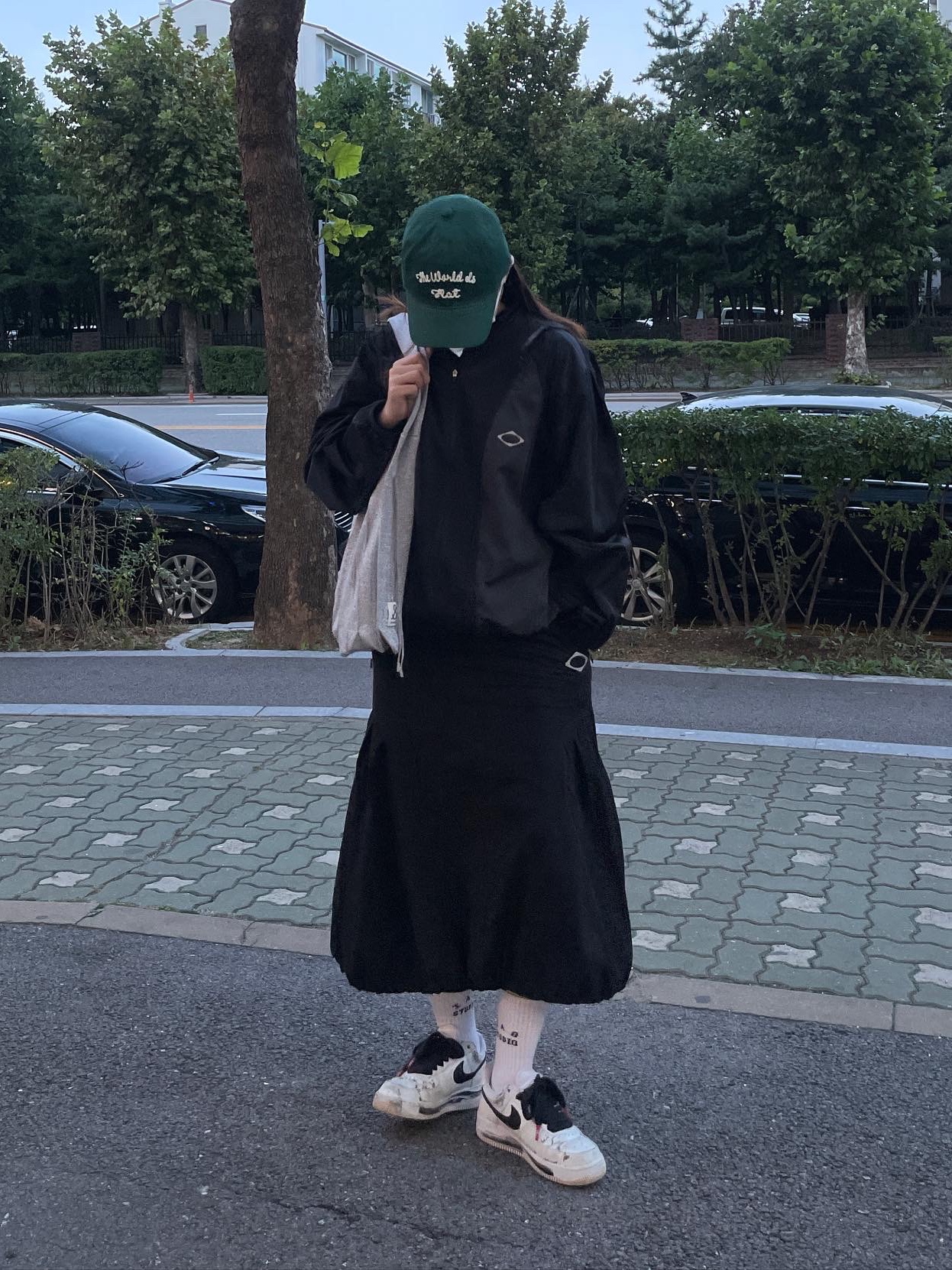 (W) 미스치프 FW 컬러블록 윈드브레이커 블랙, 나이키 x 피스마이너스원 에어포스 1 로우 파라노이즈 2.0 착용 스타일 - 3