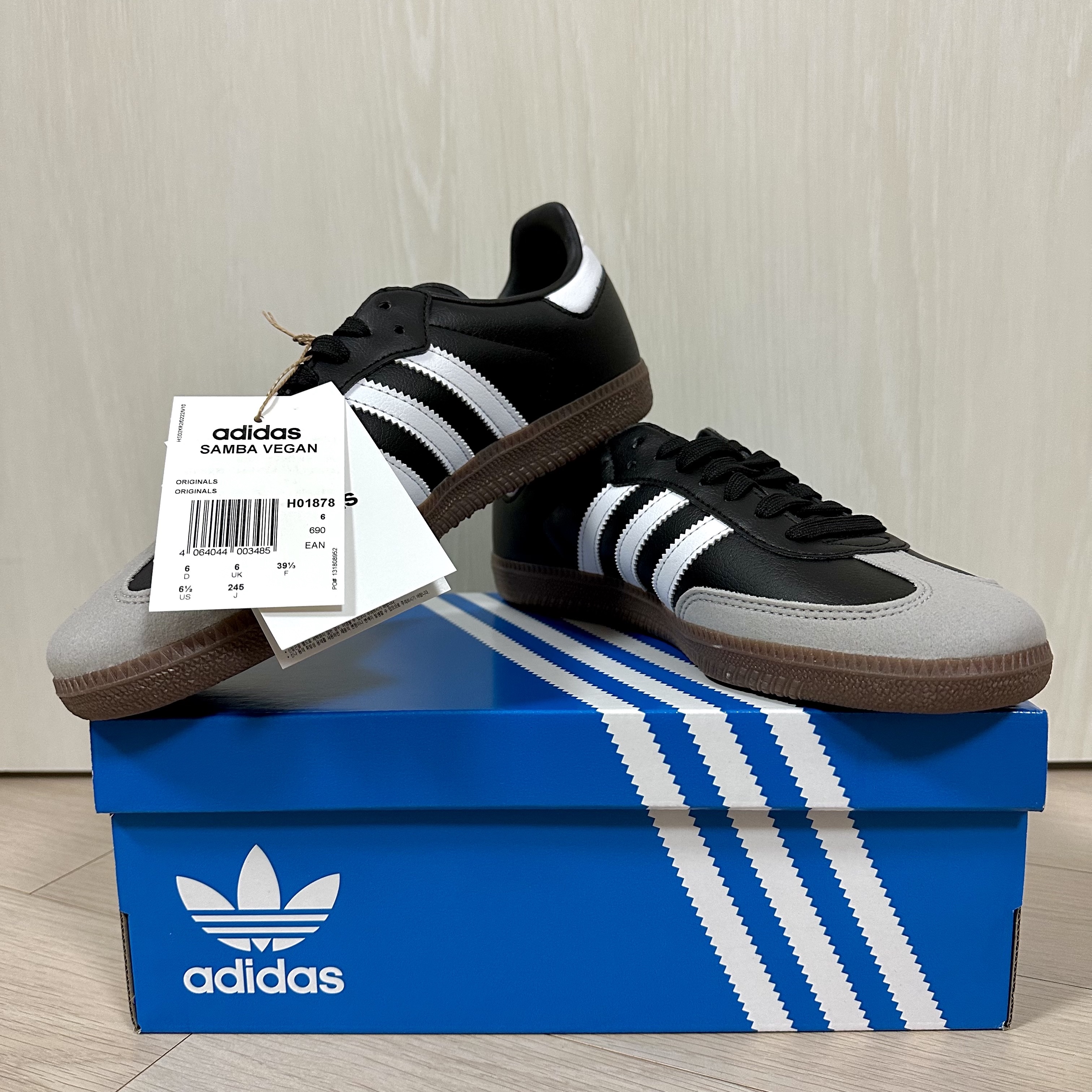 Adidas Samba Vegan Black White 착용 스타일
