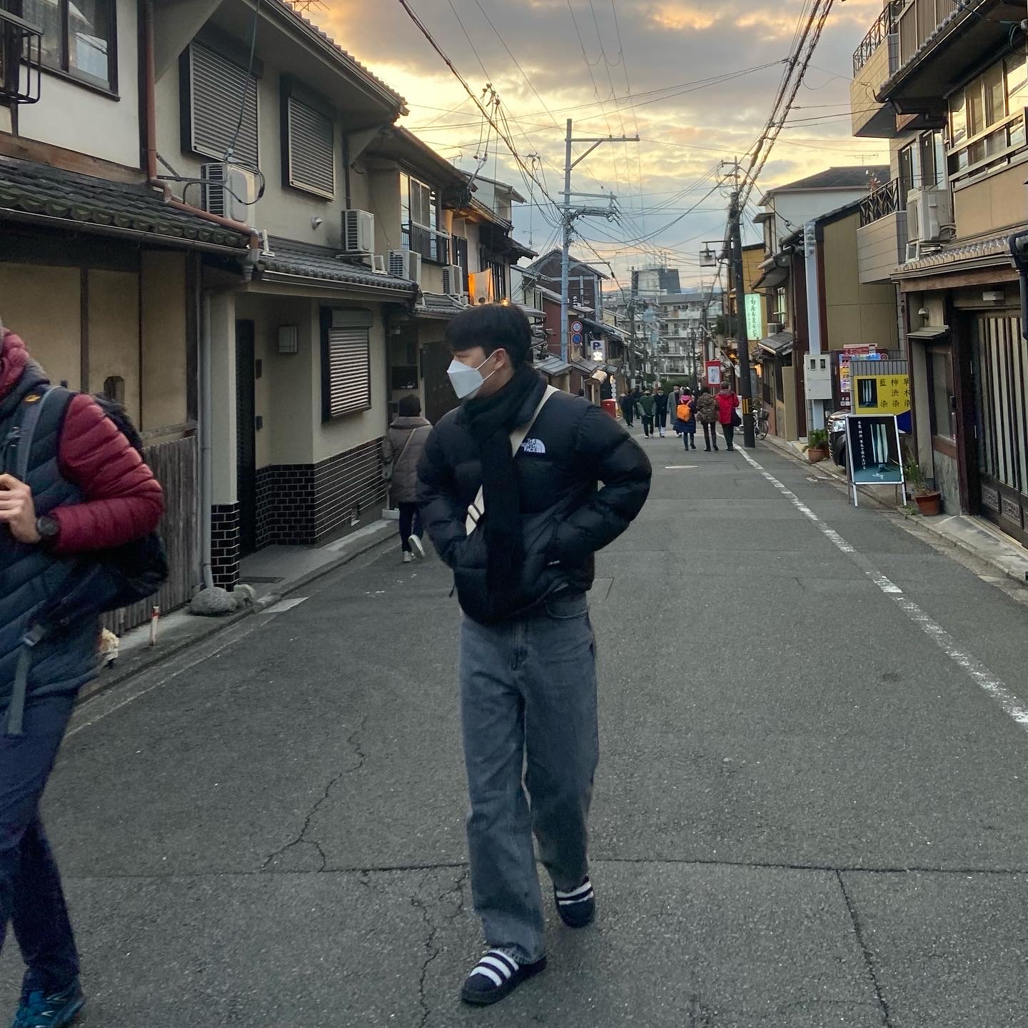 Adidas Puffylette Core Black, The North Face 1996 Eco Nuptse Jacket Black 착용 스타일