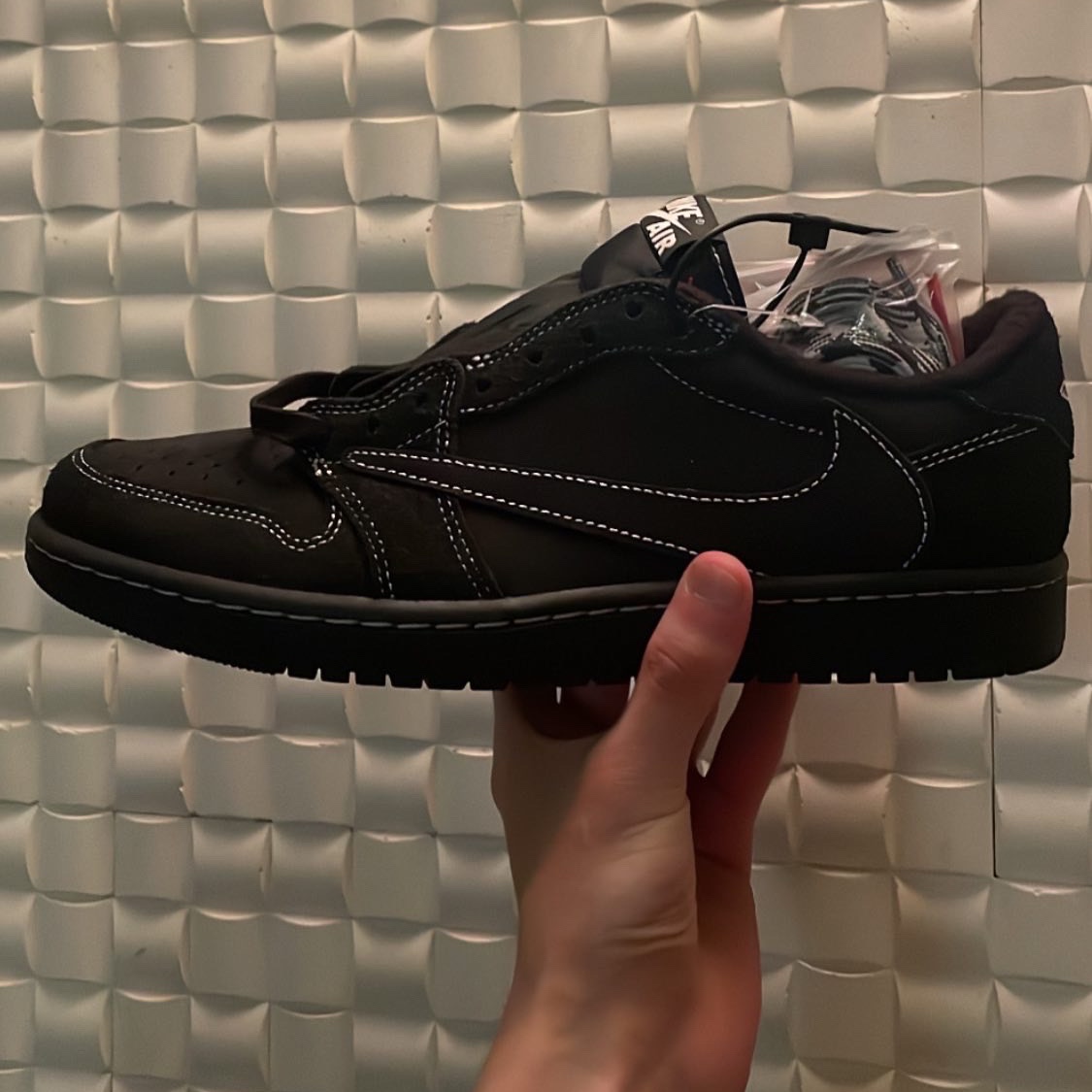 Jordan 1 x Travis Scott Retro Low OG SP Black Phantom 착용 스타일