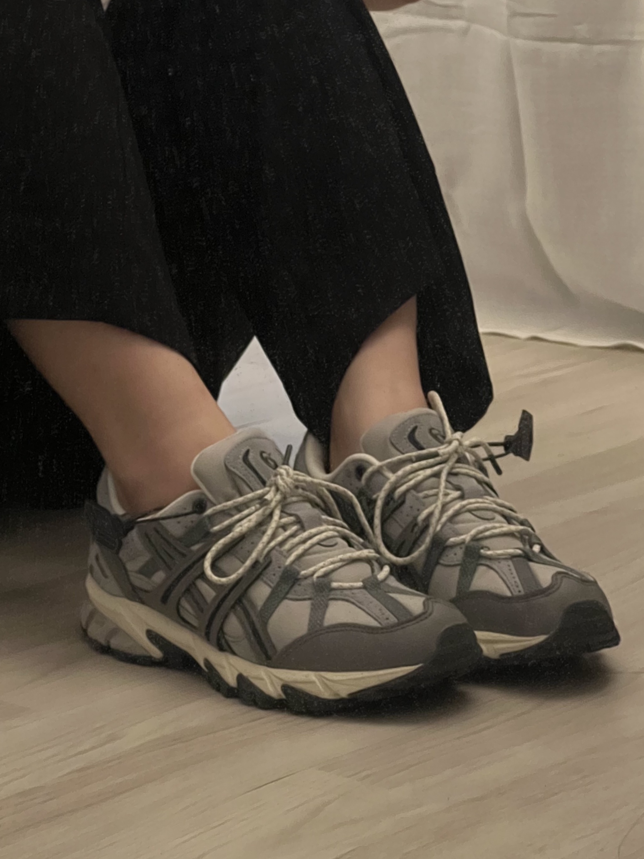 Asics Gel-Sonoma 15-50 Oyster Grey Clay Grey 착용 스타일 - 4