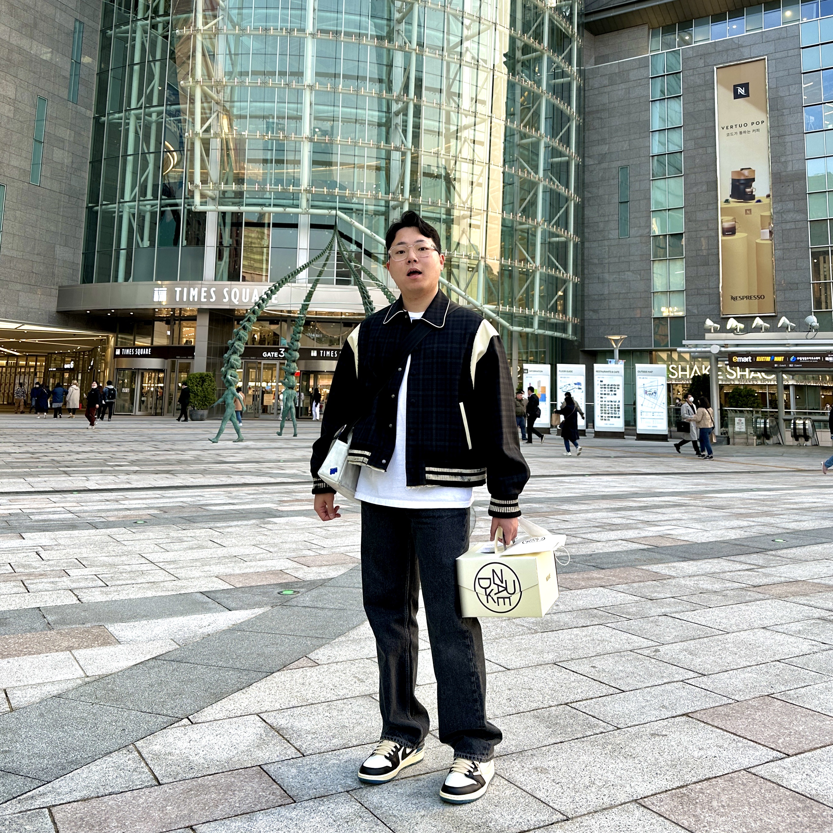 Ader Error Tedd Jacket Noir, Ader Error Trace Admore Crossbody Bag White 착용 스타일
