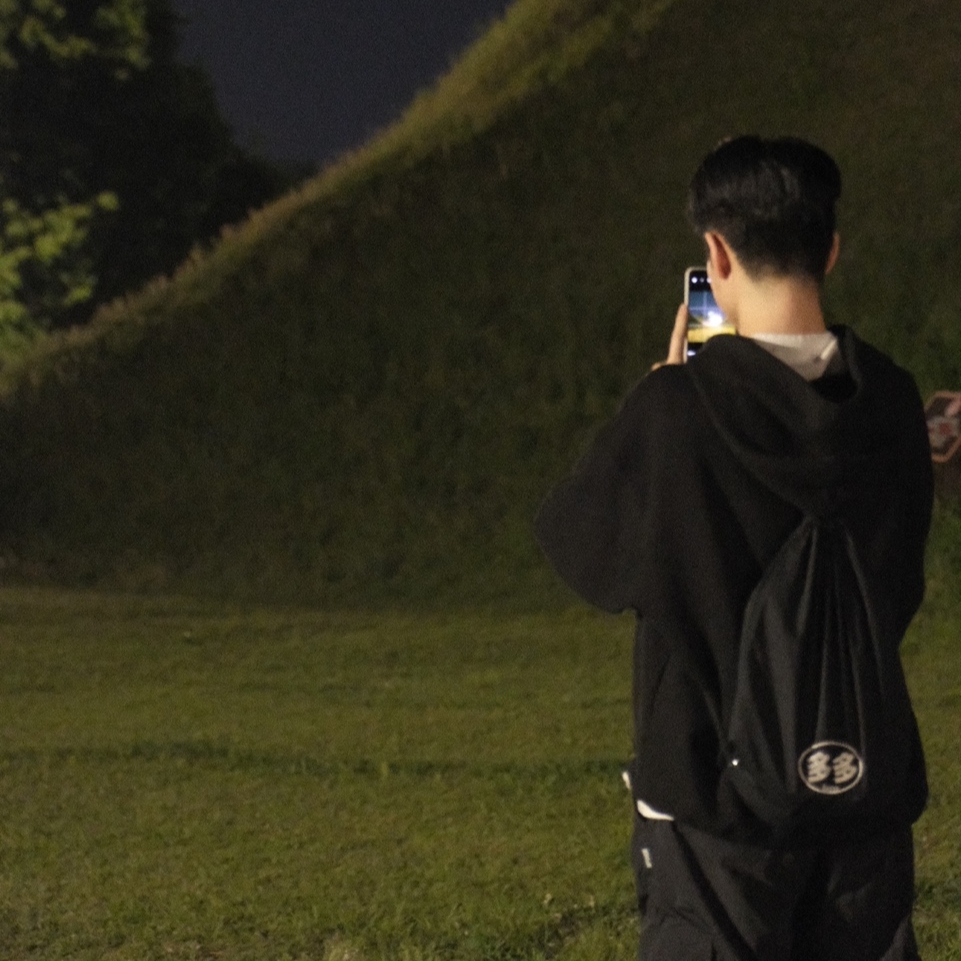Dada Logo O-Ring Hoodie Black 착용 스타일