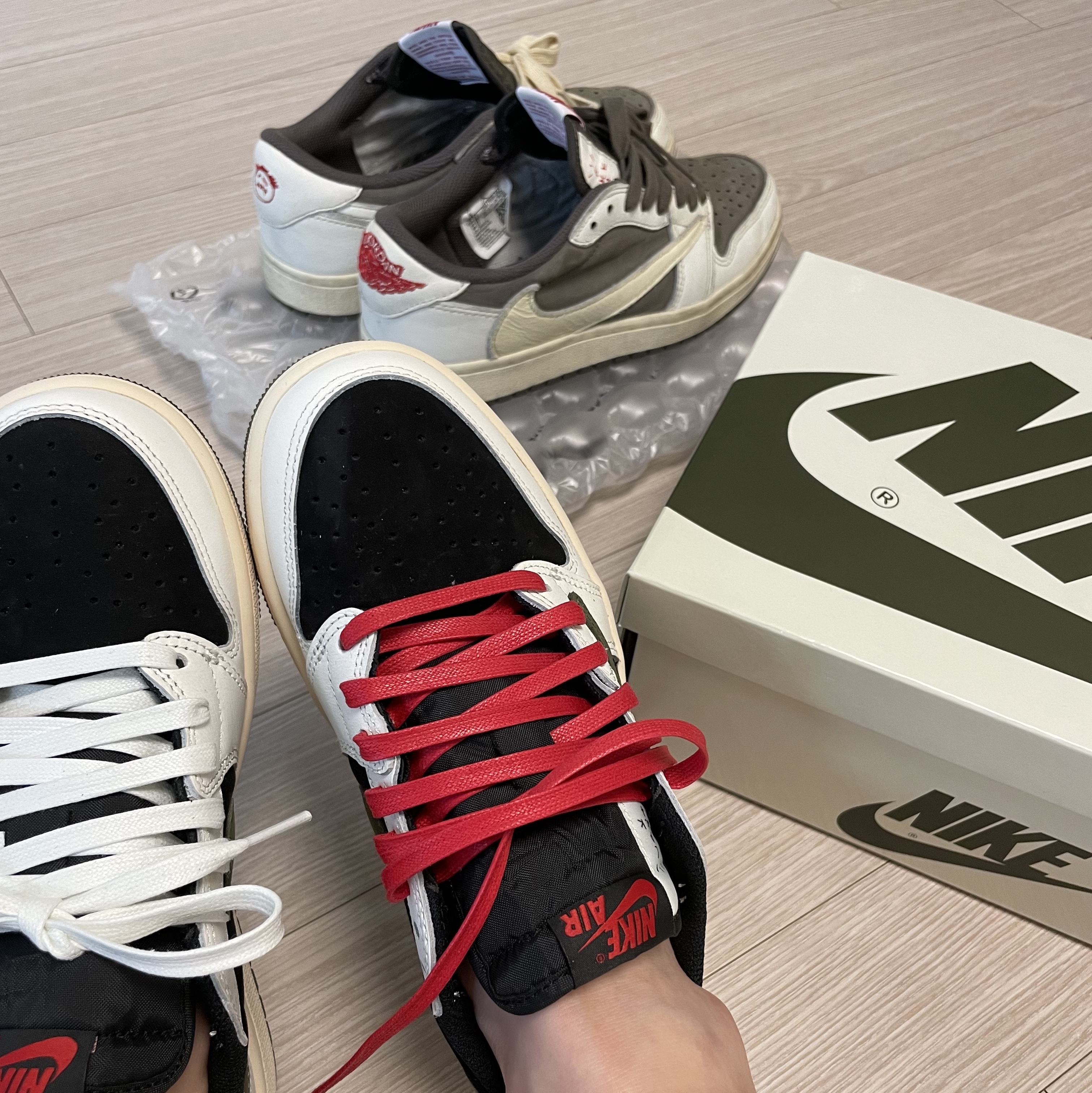 (W) Jordan 1 x Travis Scott Retro Low OG SP Medium Olive, Jordan 1 x Travis Scott Retro Low OG SP Sail and Ridgerock 착용 스타일