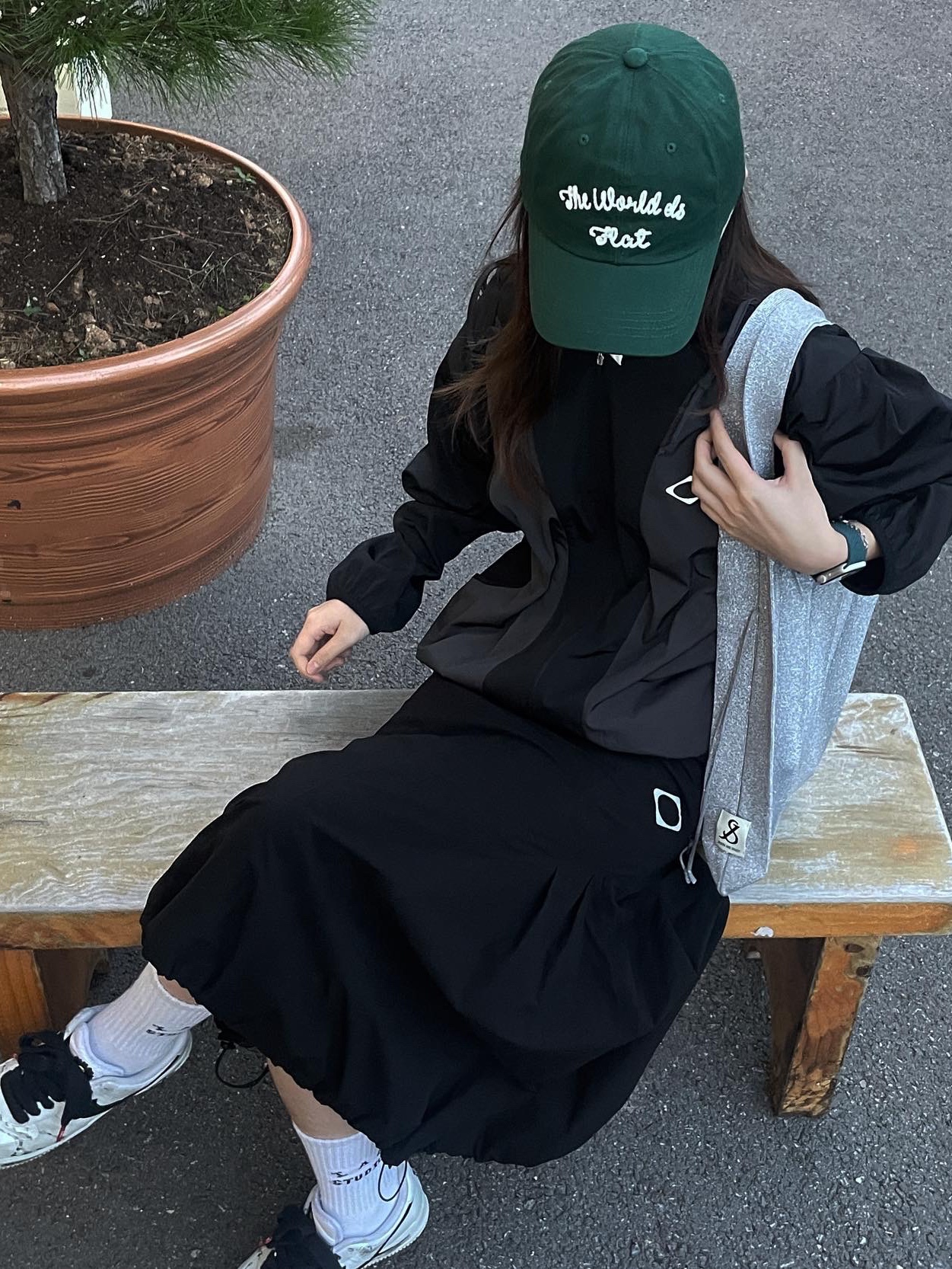 (W) 미스치프 FW 컬러블록 윈드브레이커 블랙, 나이키 x 피스마이너스원 에어포스 1 로우 파라노이즈 2.0 착용 스타일 - 1