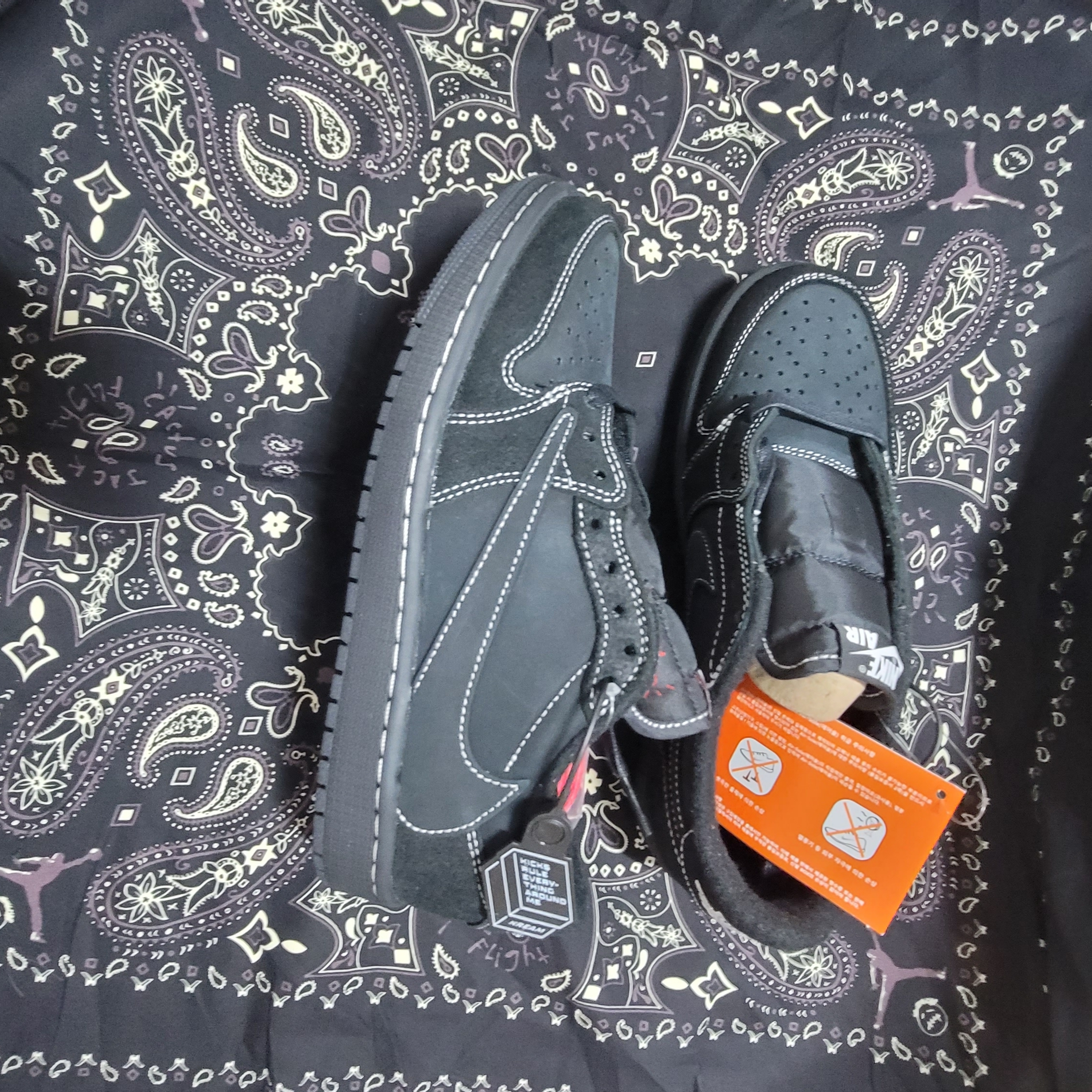 Jordan 1 x Travis Scott Retro Low OG SP Black Phantom 착용 스타일