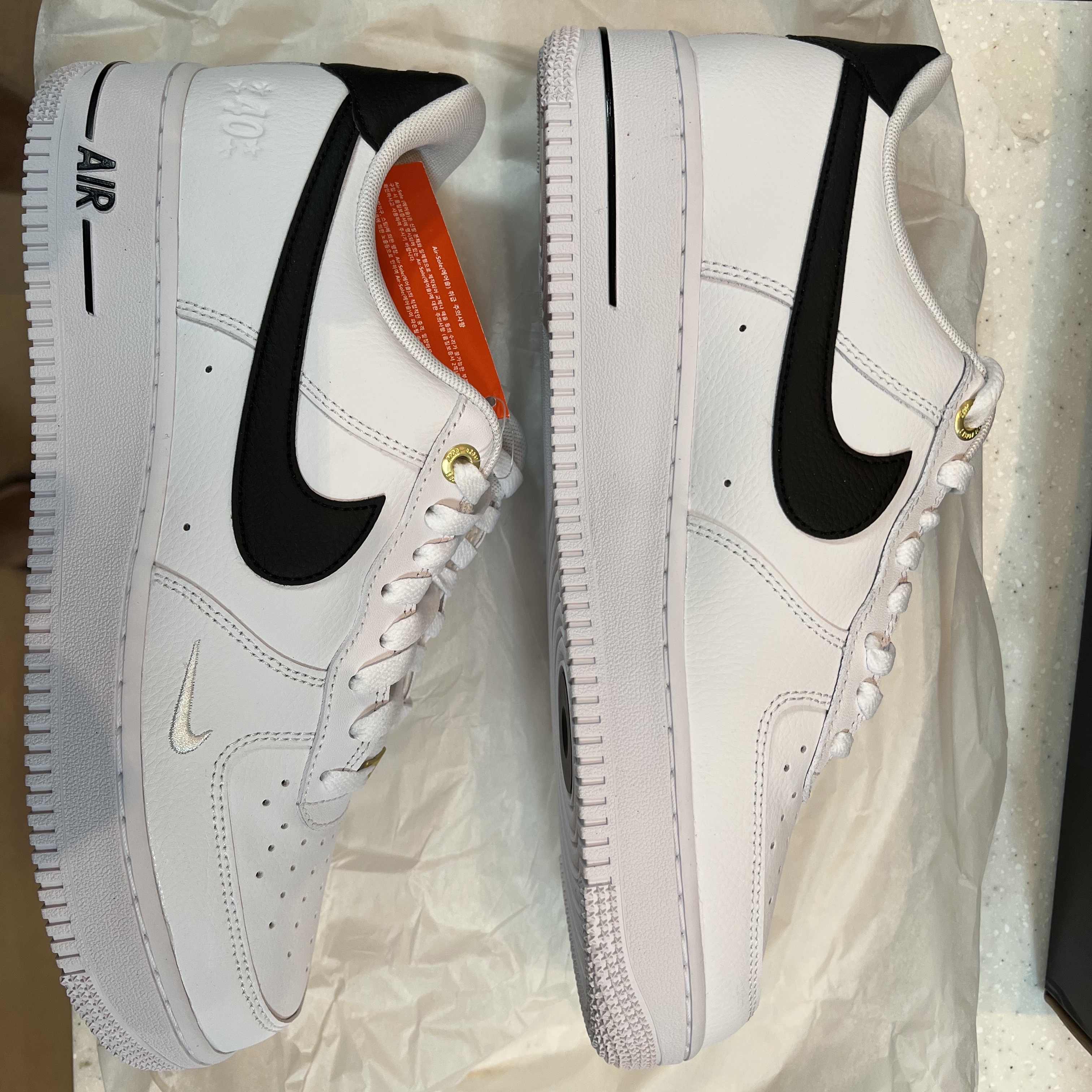 Nike Air Force 1 '07 LV8 40th Anniversary Join Forces White Black 착용 스타일