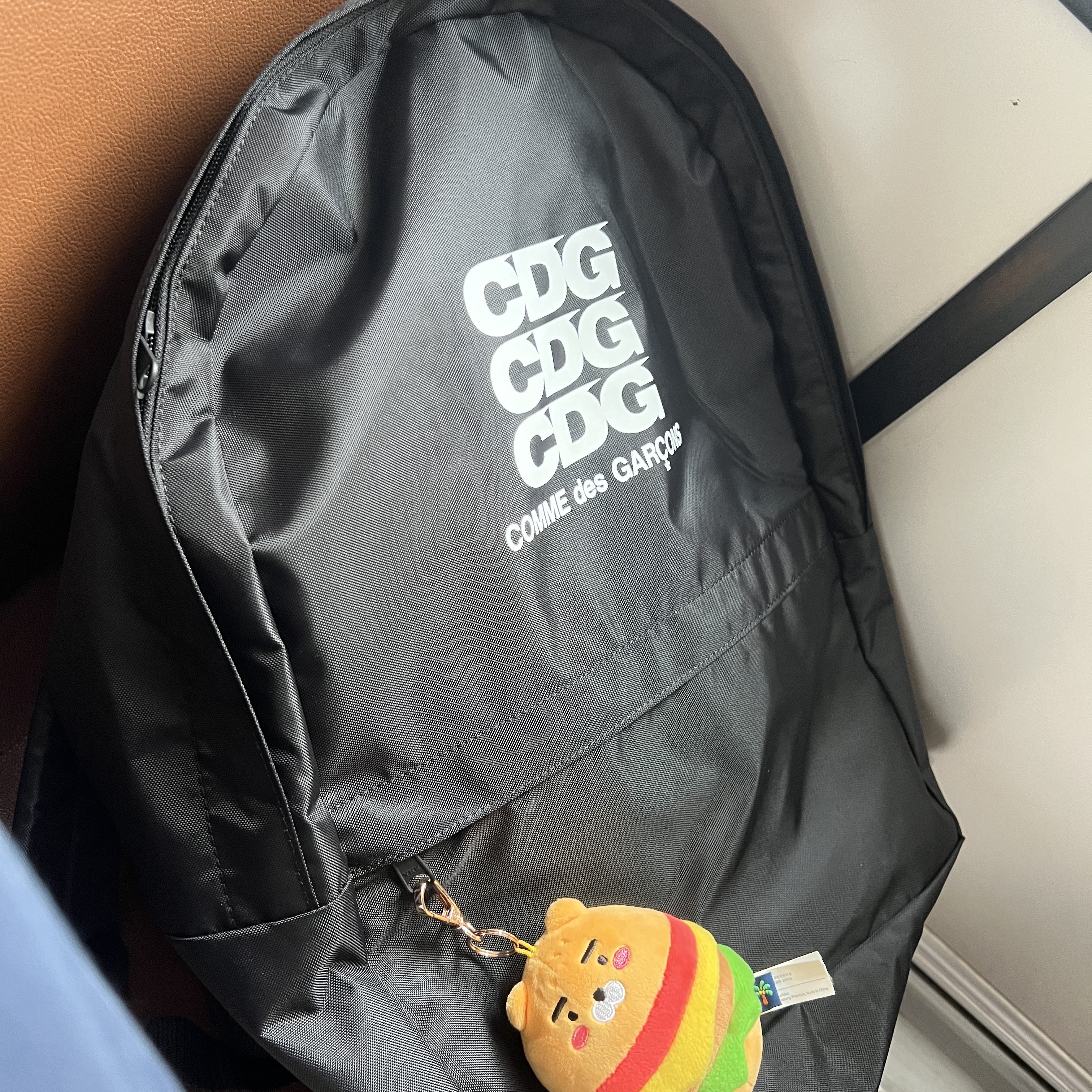CDG Backpack Black 착용 스타일