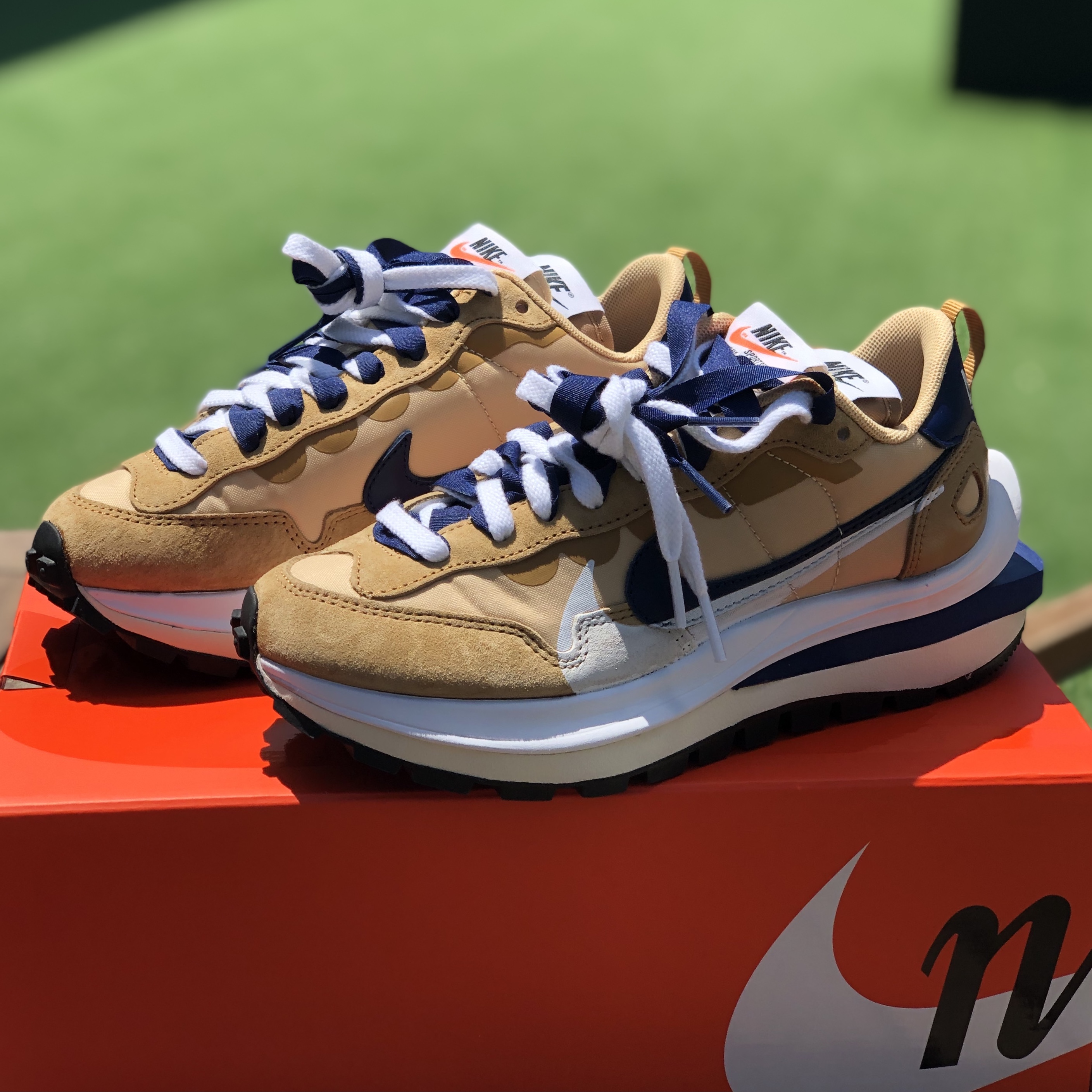 Nike x Sacai VaporWaffle Sesame and Blue Void 착용 스타일