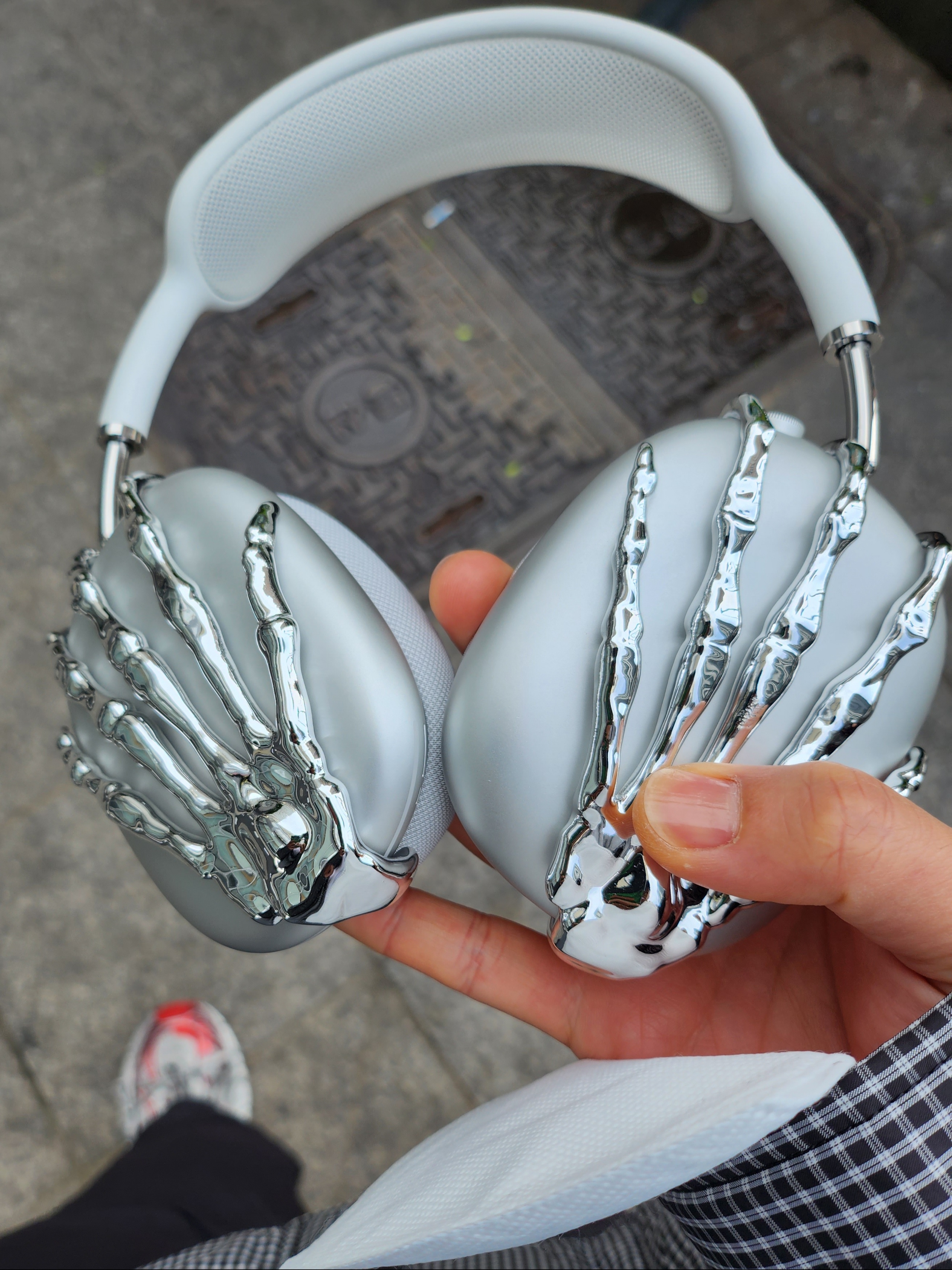 Apple AirPods Max Lightning Silver (Korean Ver.), Balenciaga Political Campaign Destroyed Cap Blue 착용 스타일 - 2