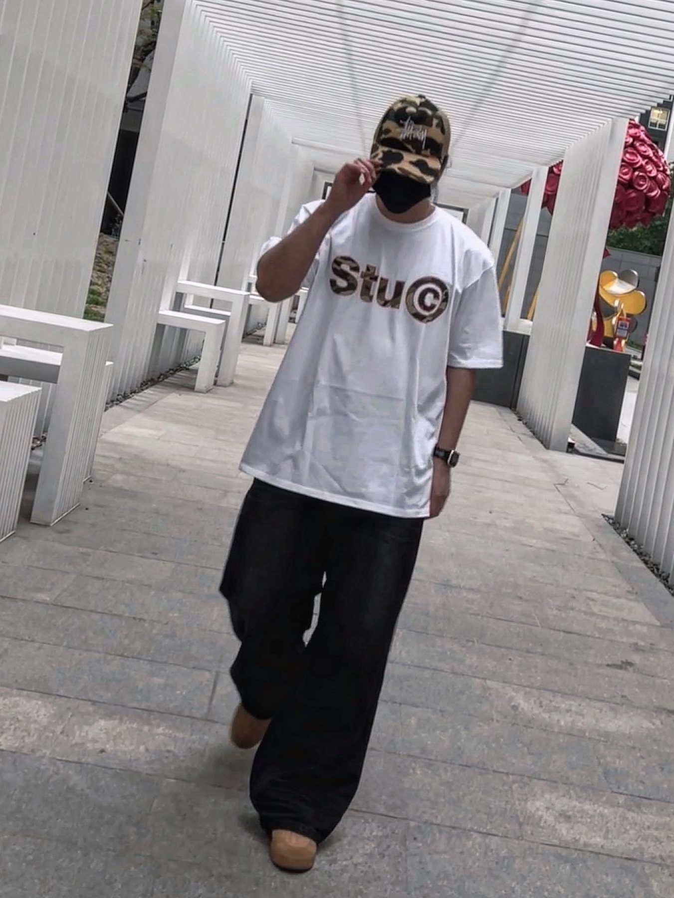 Stussy Stu C. Camo T-Shirt White, Stussy x BAPE Trucker Cap Yellow 착용 스타일 - 1