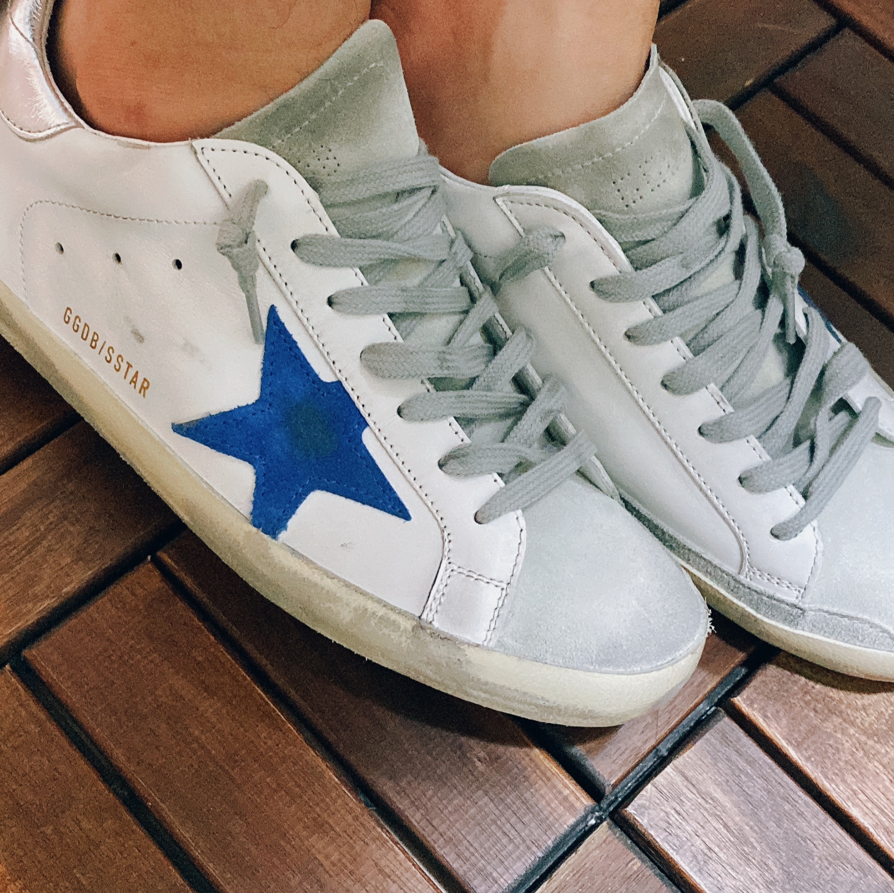 Golden Goose Superstar White Electric Blue Silver Tab Sneakers 착용 스타일