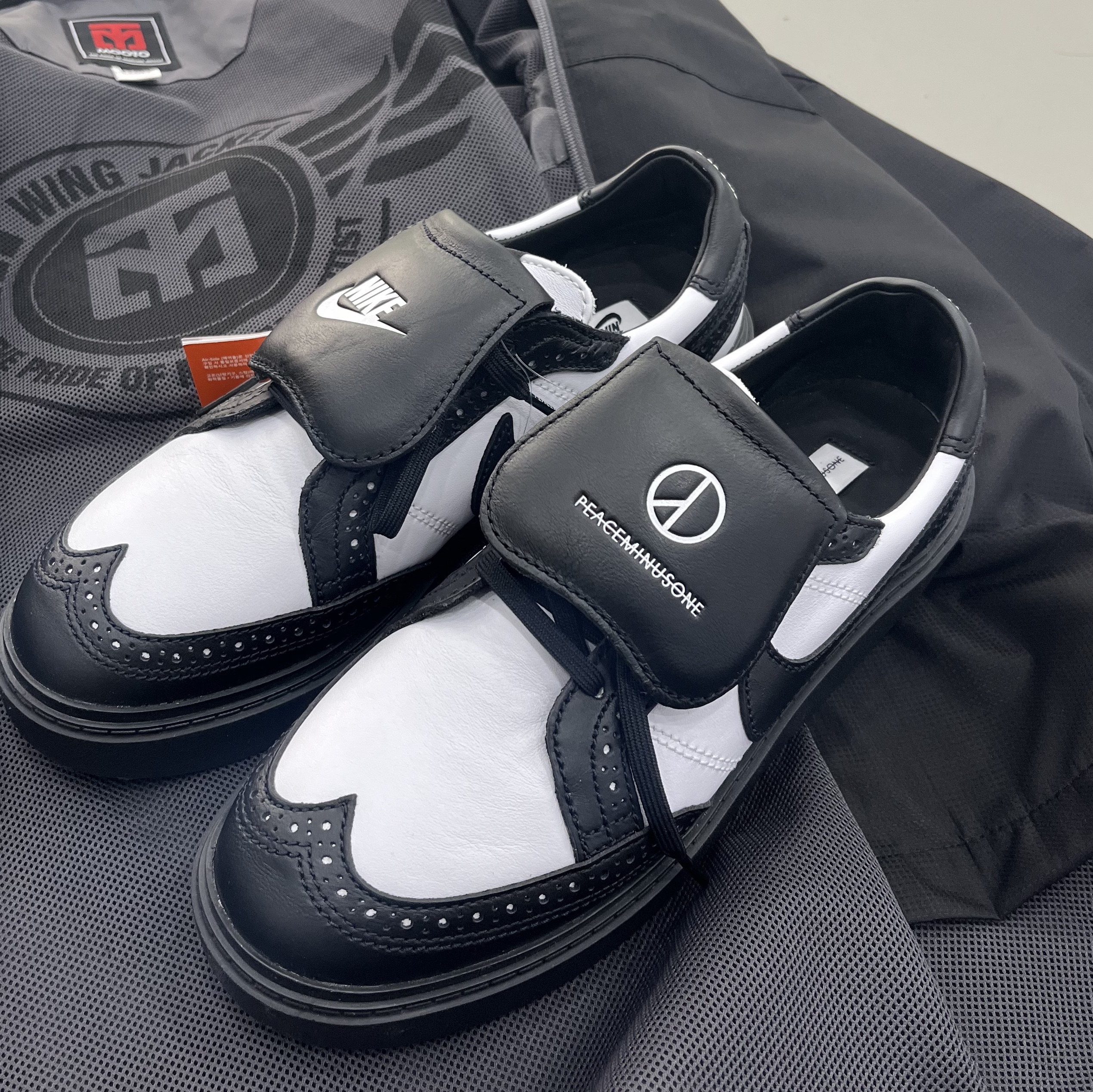 Nike x Peaceminusone Kwondo1 Black and White 착용 스타일
