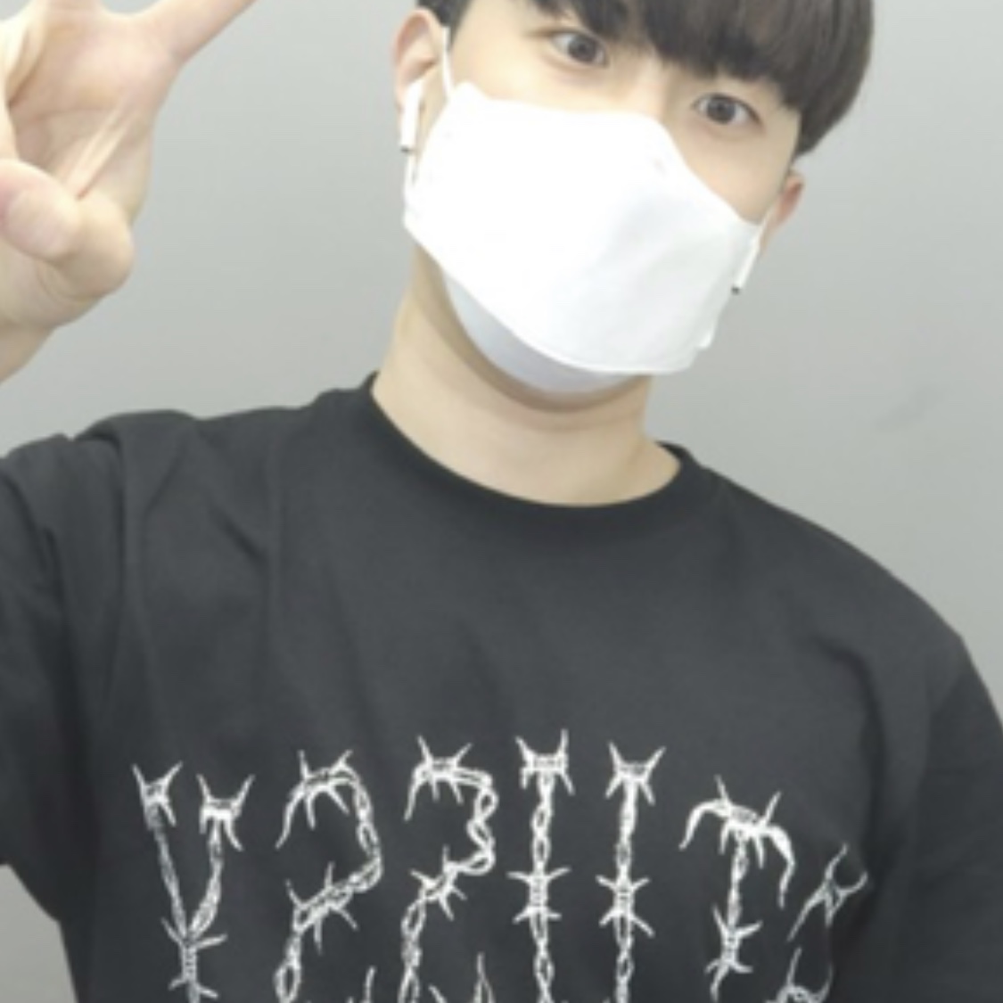Stussy Barb T-Shirt Black 착용 스타일