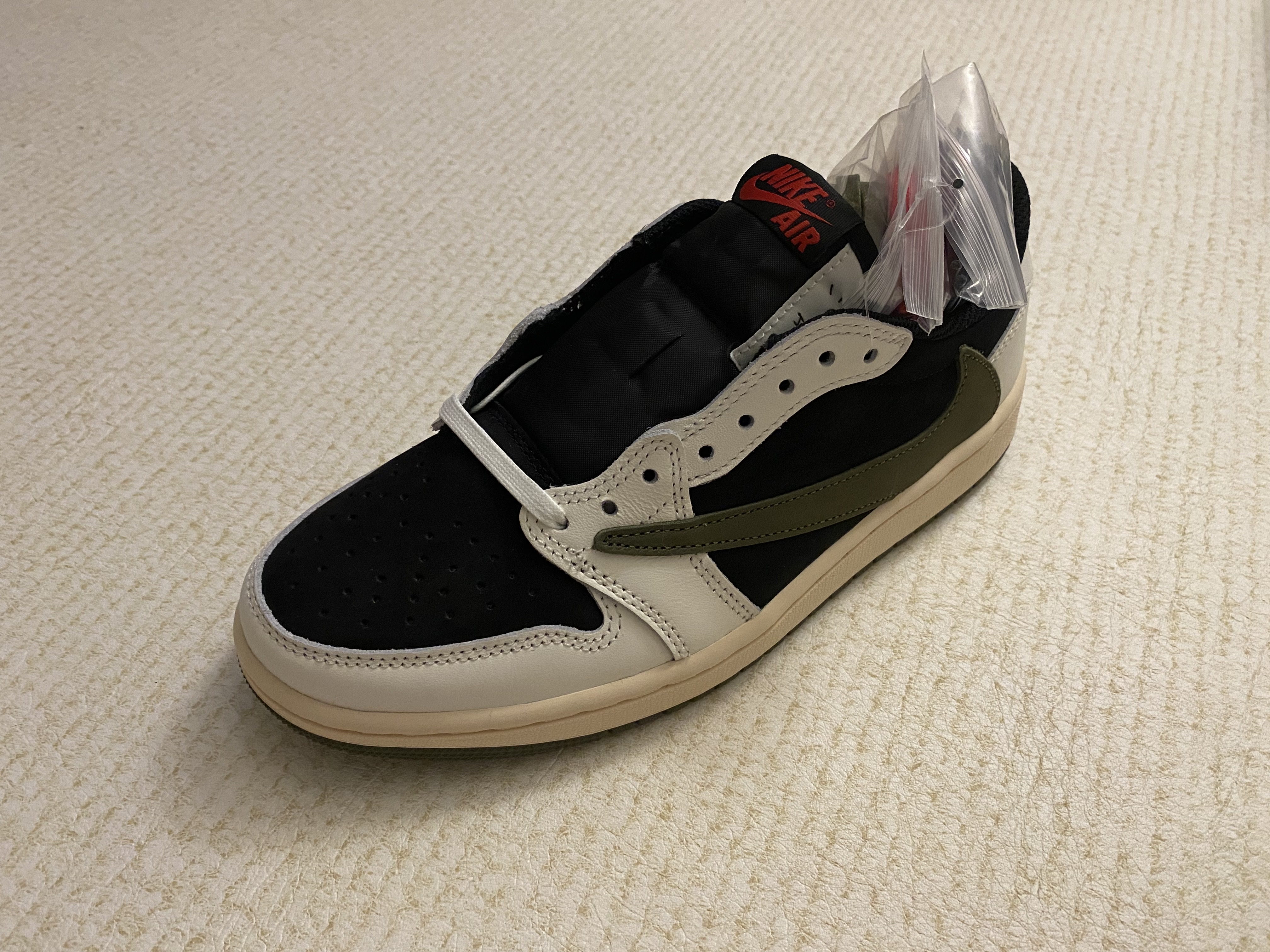 (W) Jordan 1 x Travis Scott Retro Low OG SP Medium Olive 착용 스타일