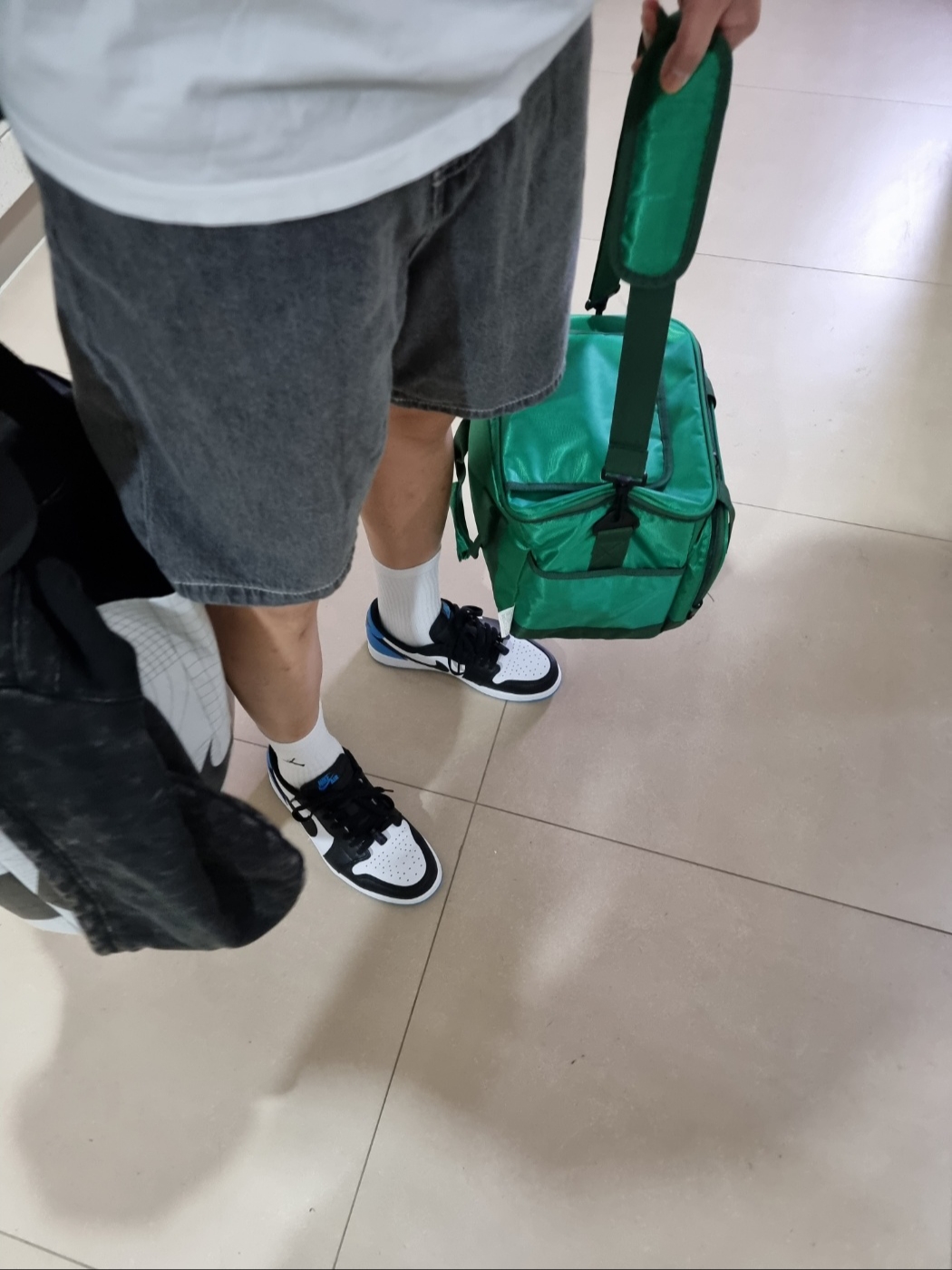 Jordan 1 Retro Low OG Black and Dark Powder Blue, (W) Jordan 1 Retro Low OG Black and Dark Powder Blue 착용 스타일