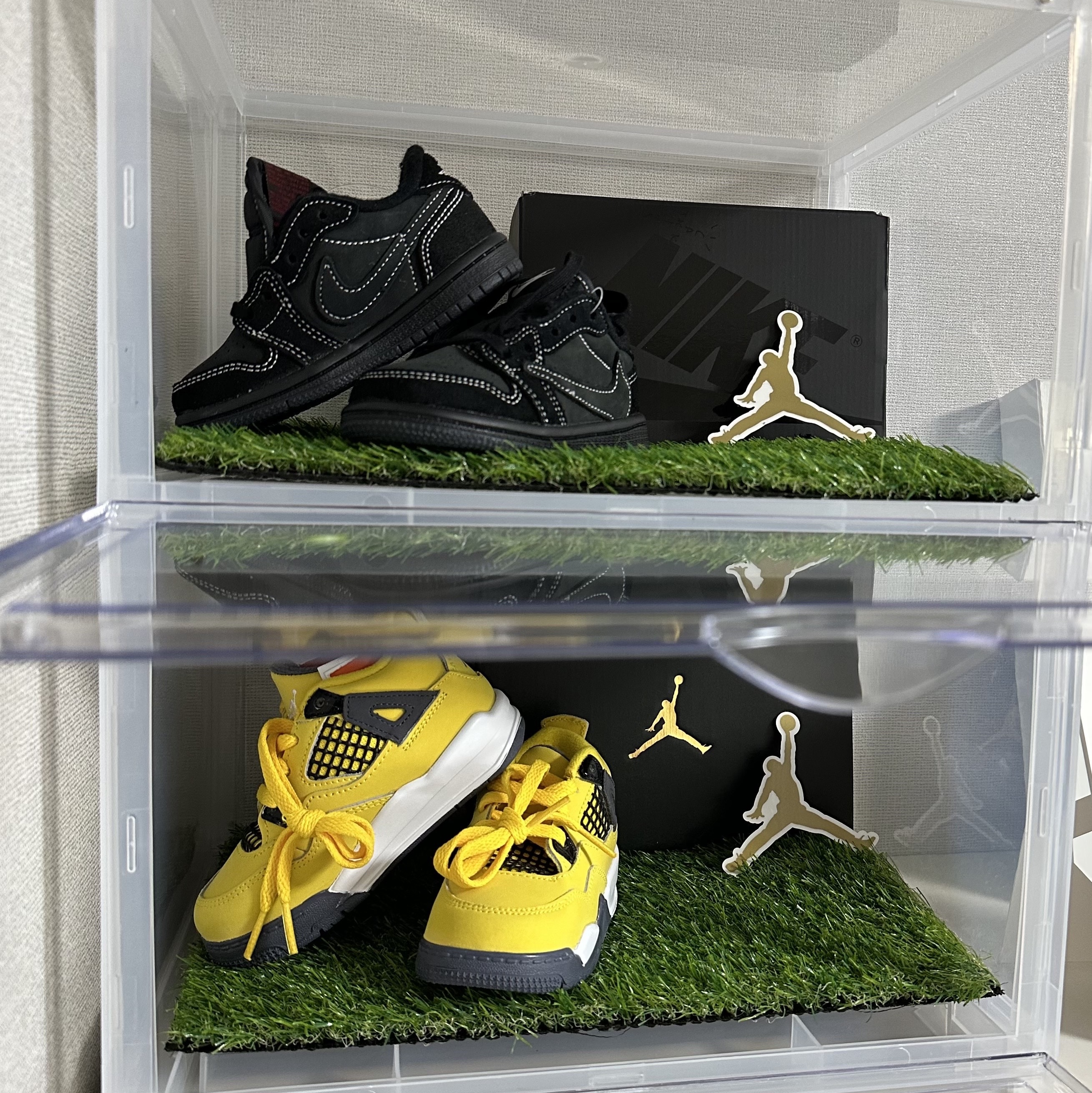 (TD) Jordan 1 x Travis Scott Retro Low OG SP Black Phantom, (TD) Jordan 4 Retro Tour Yellow 착용 스타일