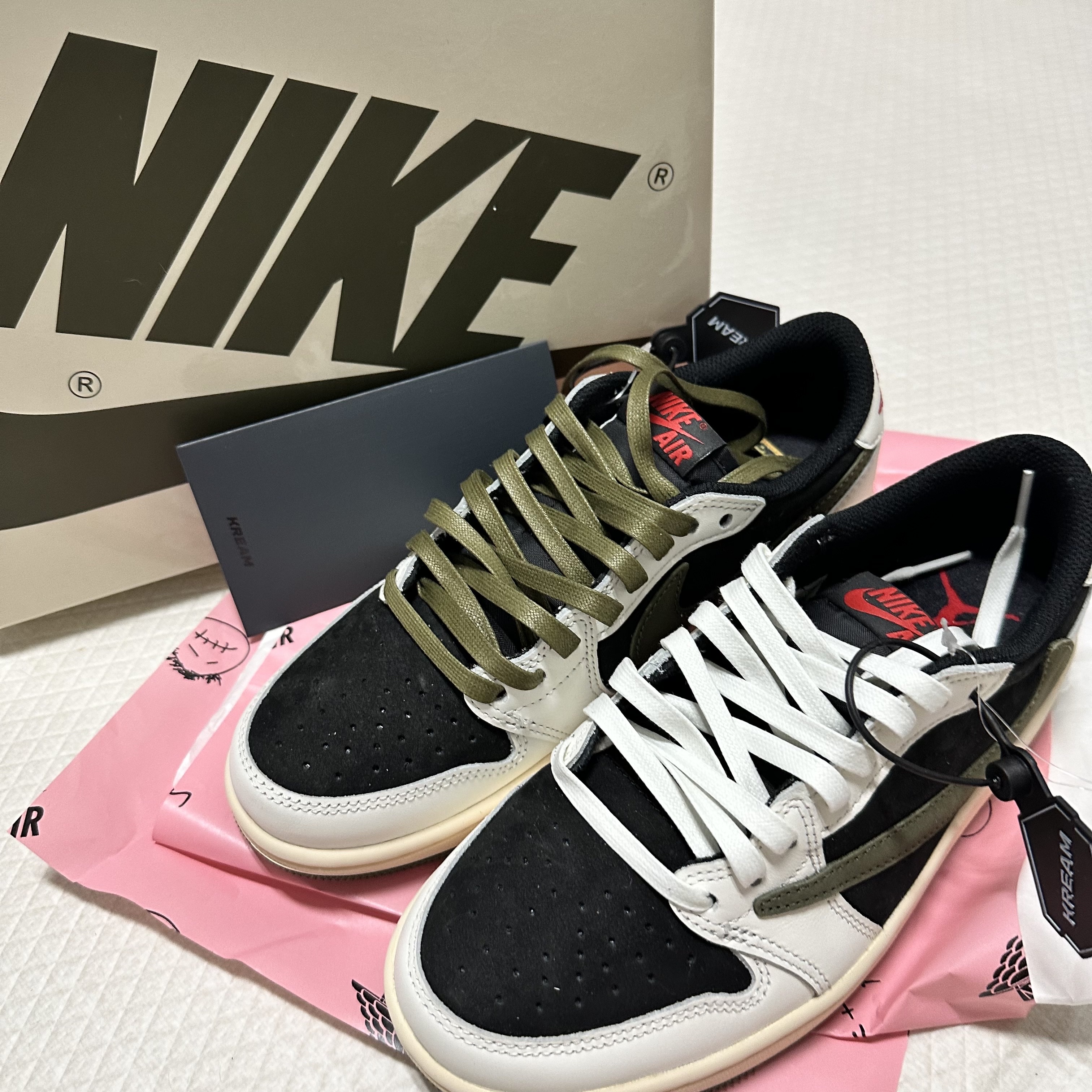 (W) Jordan 1 x Travis Scott Retro Low OG SP Medium Olive 착용 스타일 - 2