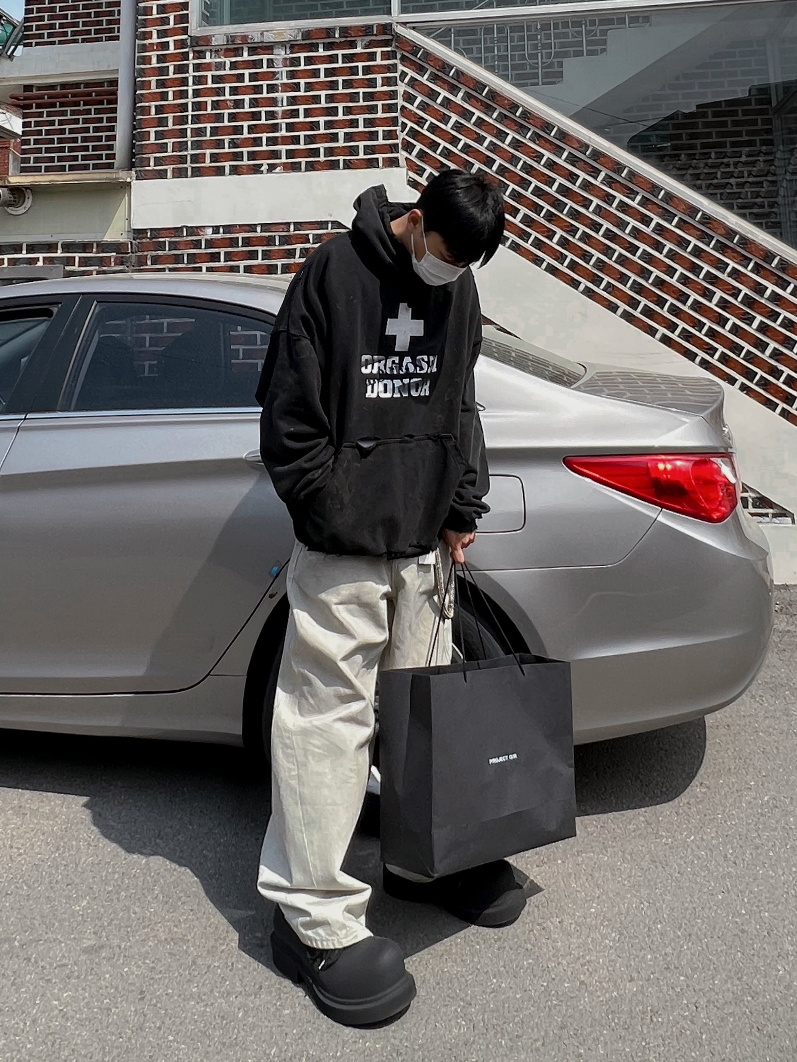 Balenciaga Steroid Derby Black, Project G/R Verified Orgasm Donor Hoodie Dirty Black 착용 스타일